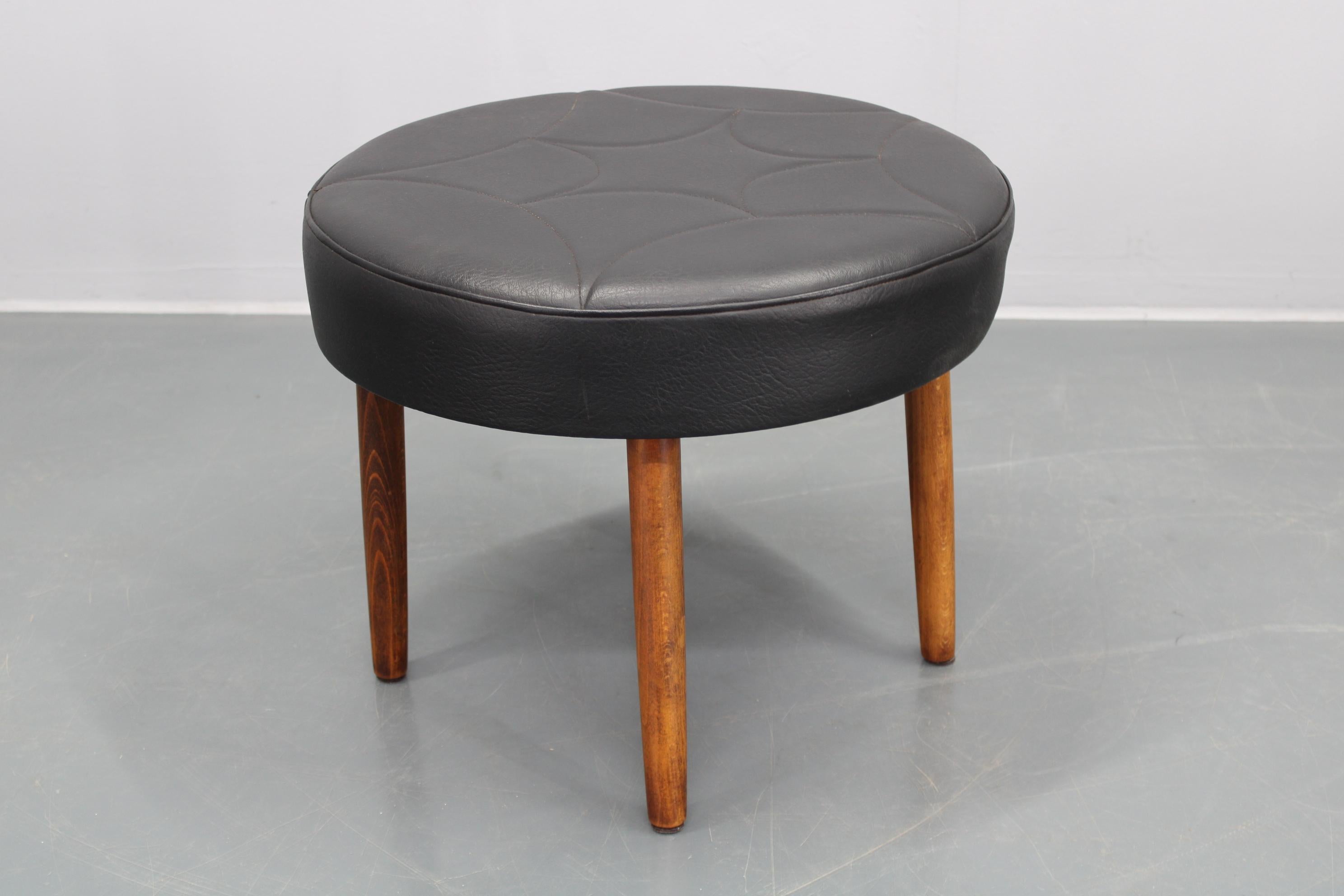 Tabouret danois en cuir des années 1960 en vente 1
