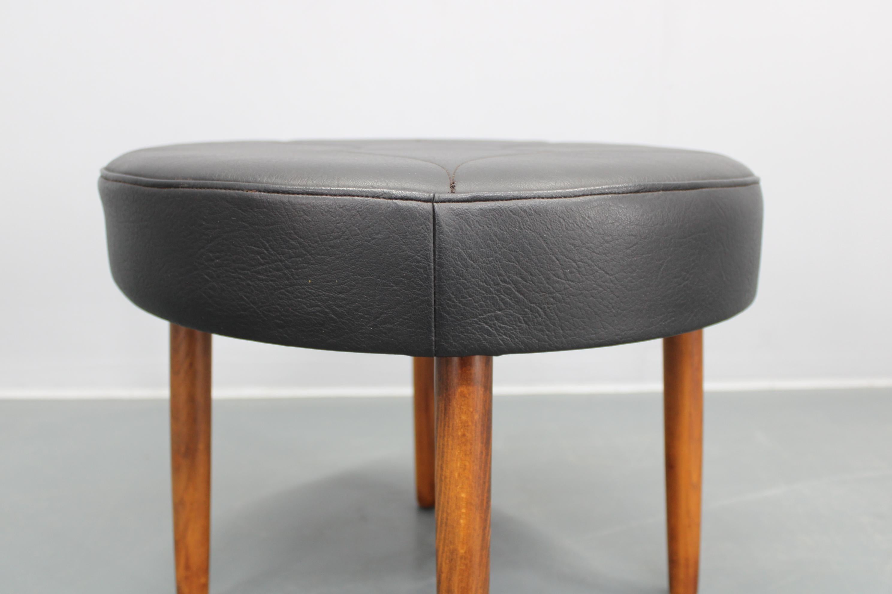 Tabouret danois en cuir des années 1960 en vente 2