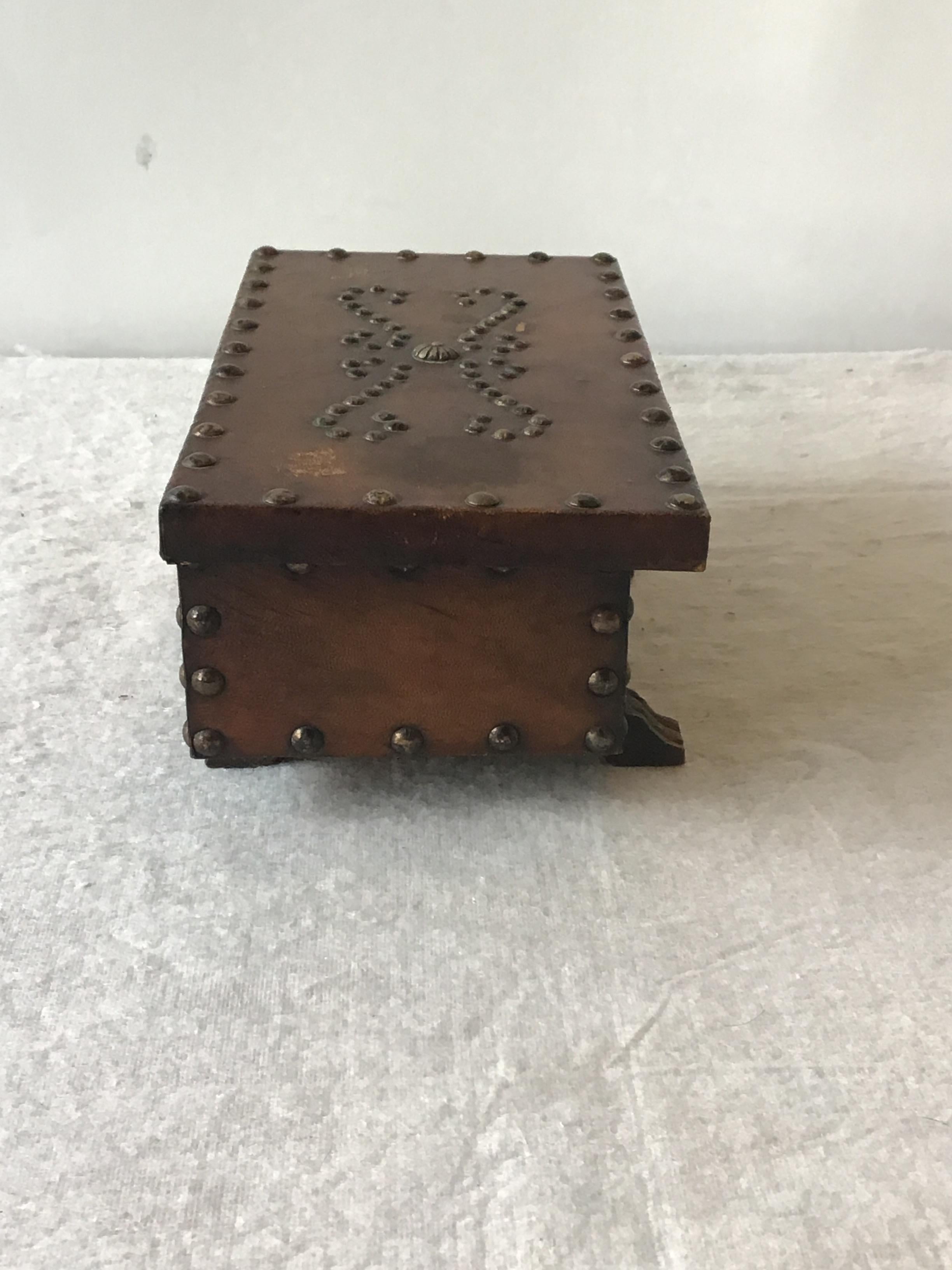 1960s Leather Studded Wood Box In Excellent Condition For Sale In Tarrytown, NY