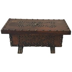 Caja de madera tachonada de cuero de los años 60