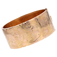 1960s Leaves Pattern 18 Karat Rose Gold Wide Bangle Bracelet