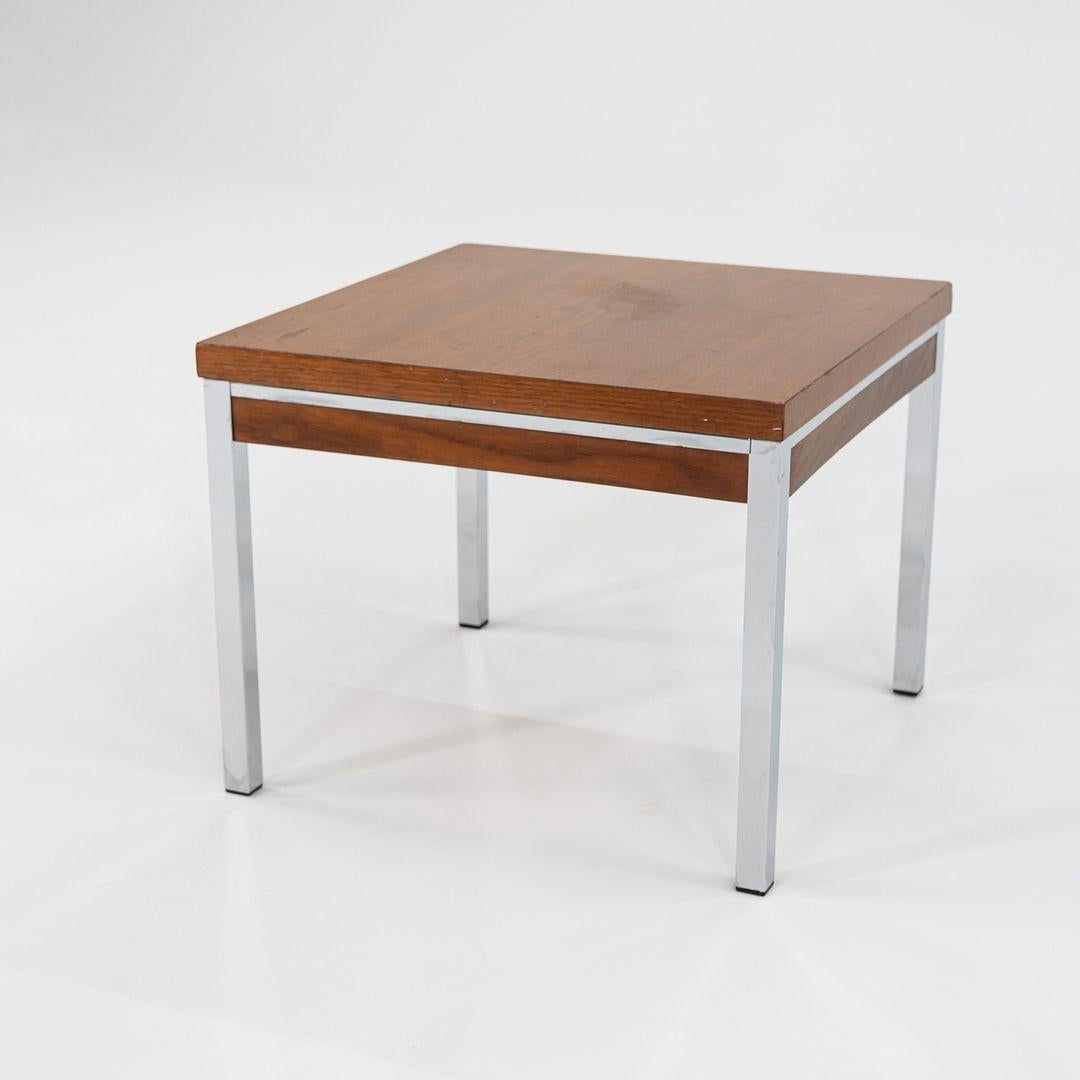 1960s Lehigh Leopold Walnut Side/End Table with Legs Attributed to Gordon Bunshaft (Table d'appoint en noyer avec pieds attribués à Gordon Bunshaft) en vente 3