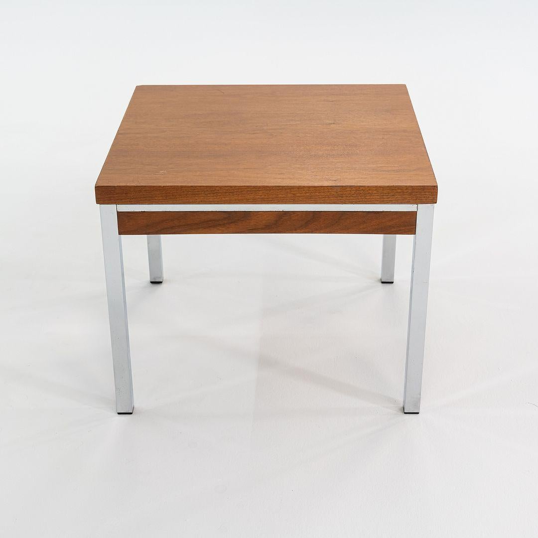 Noyer 1960s Lehigh Leopold Walnut Side/End Table with Legs Attributed to Gordon Bunshaft (Table d'appoint en noyer avec pieds attribués à Gordon Bunshaft) en vente