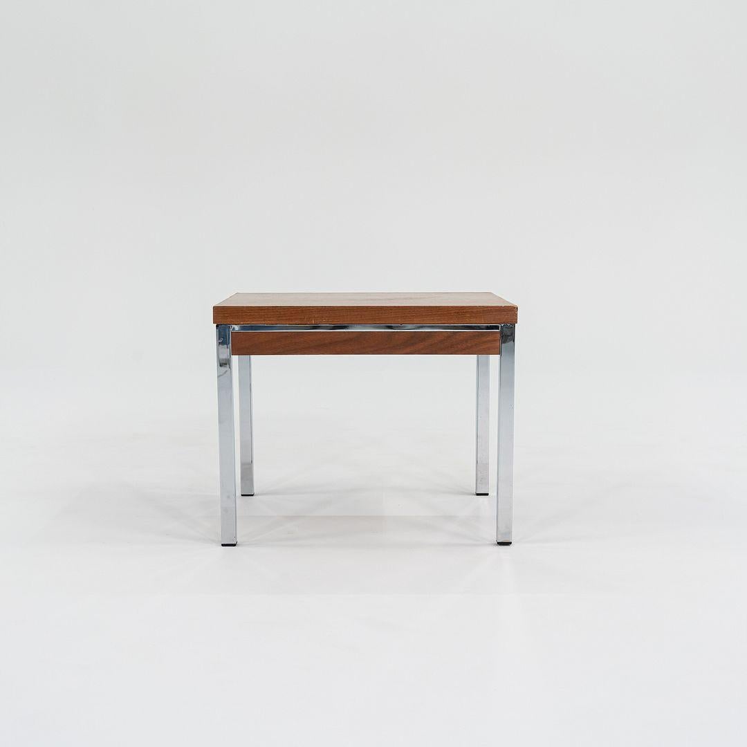 1960s Lehigh Leopold Walnut Side/End Table with Legs Attributed to Gordon Bunshaft (Table d'appoint en noyer avec pieds attribués à Gordon Bunshaft) en vente 1