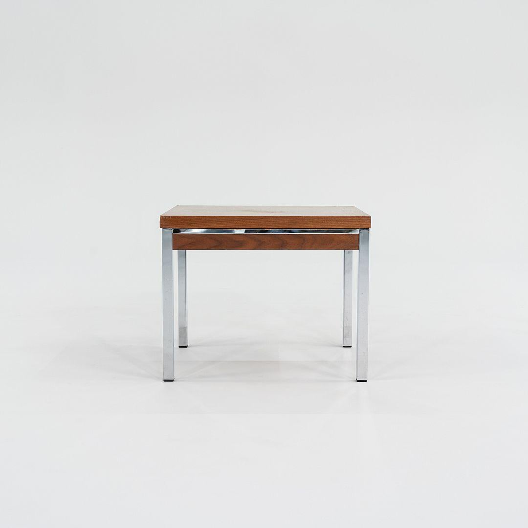 1960s Lehigh Leopold Walnut Side/End Table with Legs Attributed to Gordon Bunshaft (Table d'appoint en noyer avec pieds attribués à Gordon Bunshaft) en vente 2