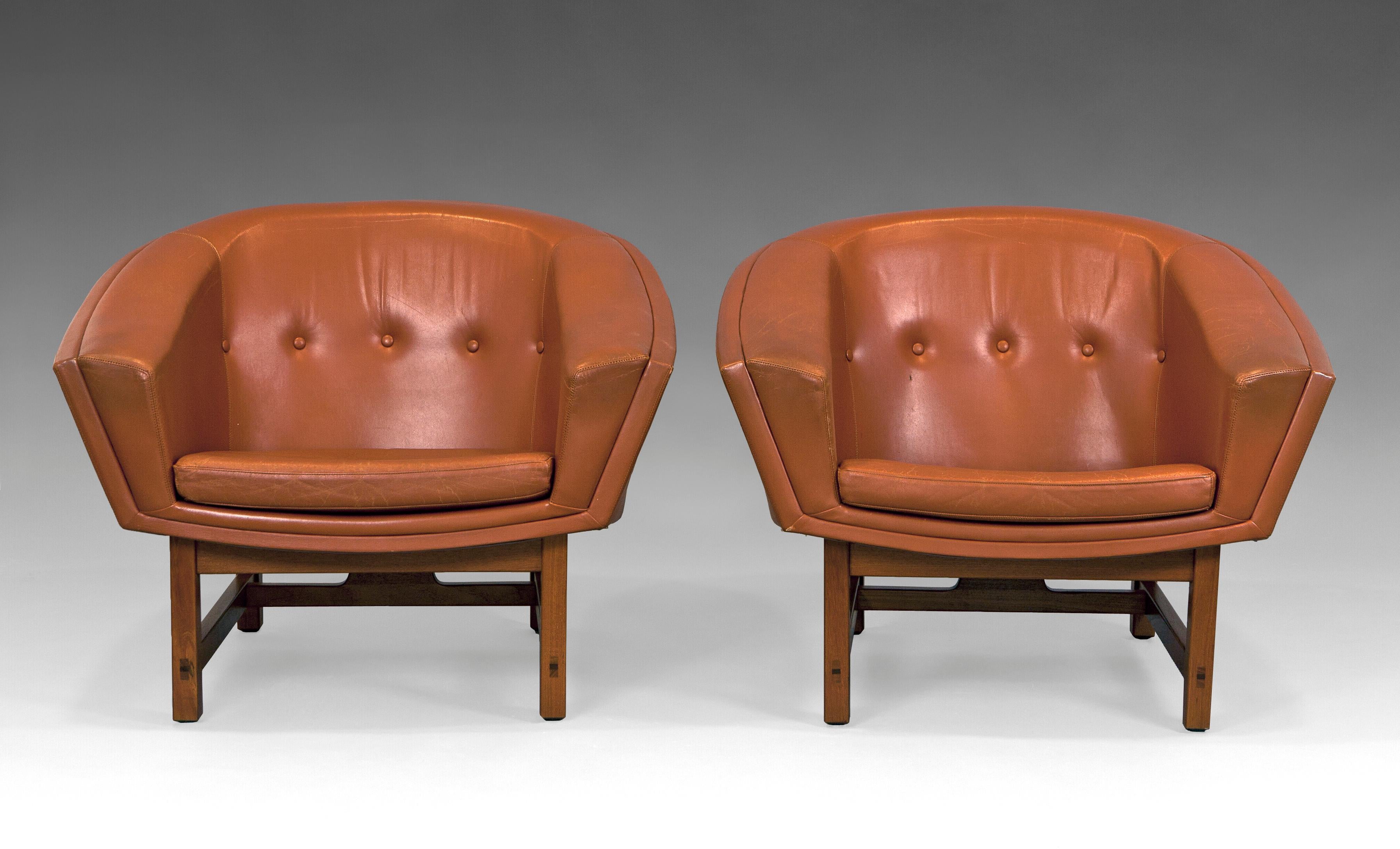 Set of two Corona Series armchairs by Lennart Bender for Ulferts Fabriker. Denmark. ca. 1960
Original Cognag colored leather ulpholstery on a solid teak wood structure.
Restored wood and original leather in very good condition.
 