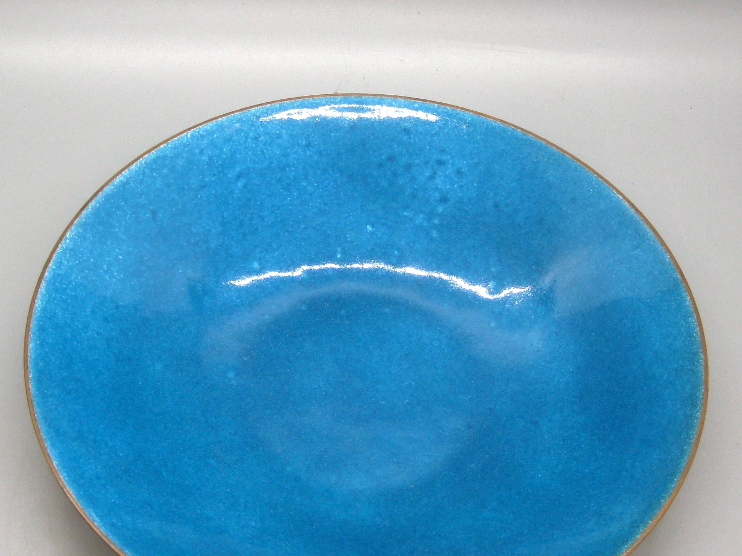 Nord-américain Bol moderniste Leon Statham en émail bleu turquoise sur cuivre des années 1960 en vente