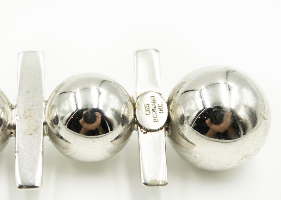 1960er Les Bernard Abstrakte geometrische Kugel-Tropfen-Anhänger Halskette Silber getönt im Angebot 1