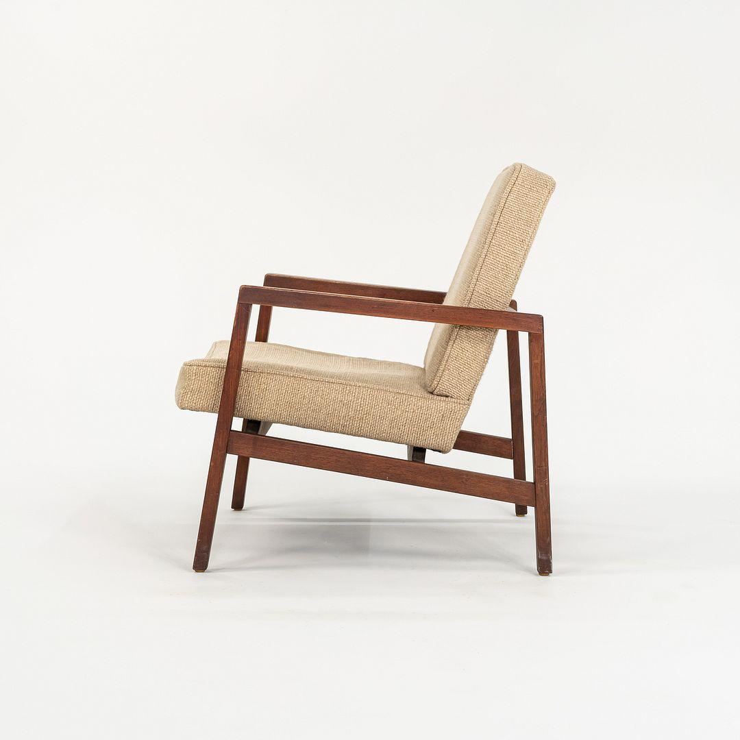 1960er Lewis Butler für Knoll 655 Sessel aus Nussbaumholz mit braunem Stoff (Moderne) im Angebot