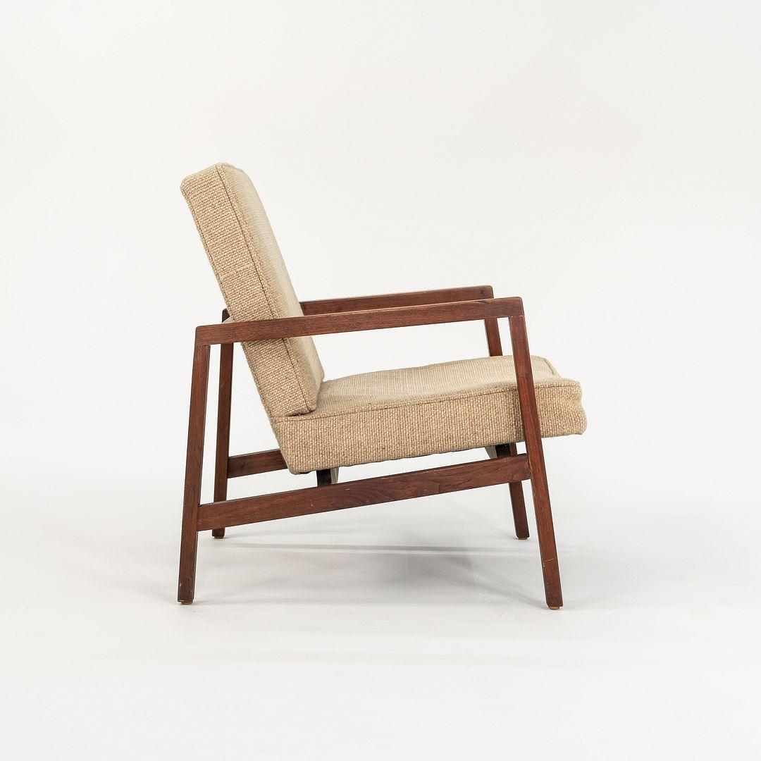 1960er Lewis Butler für Knoll 655 Sessel aus Nussbaumholz mit braunem Stoff (amerikanisch) im Angebot