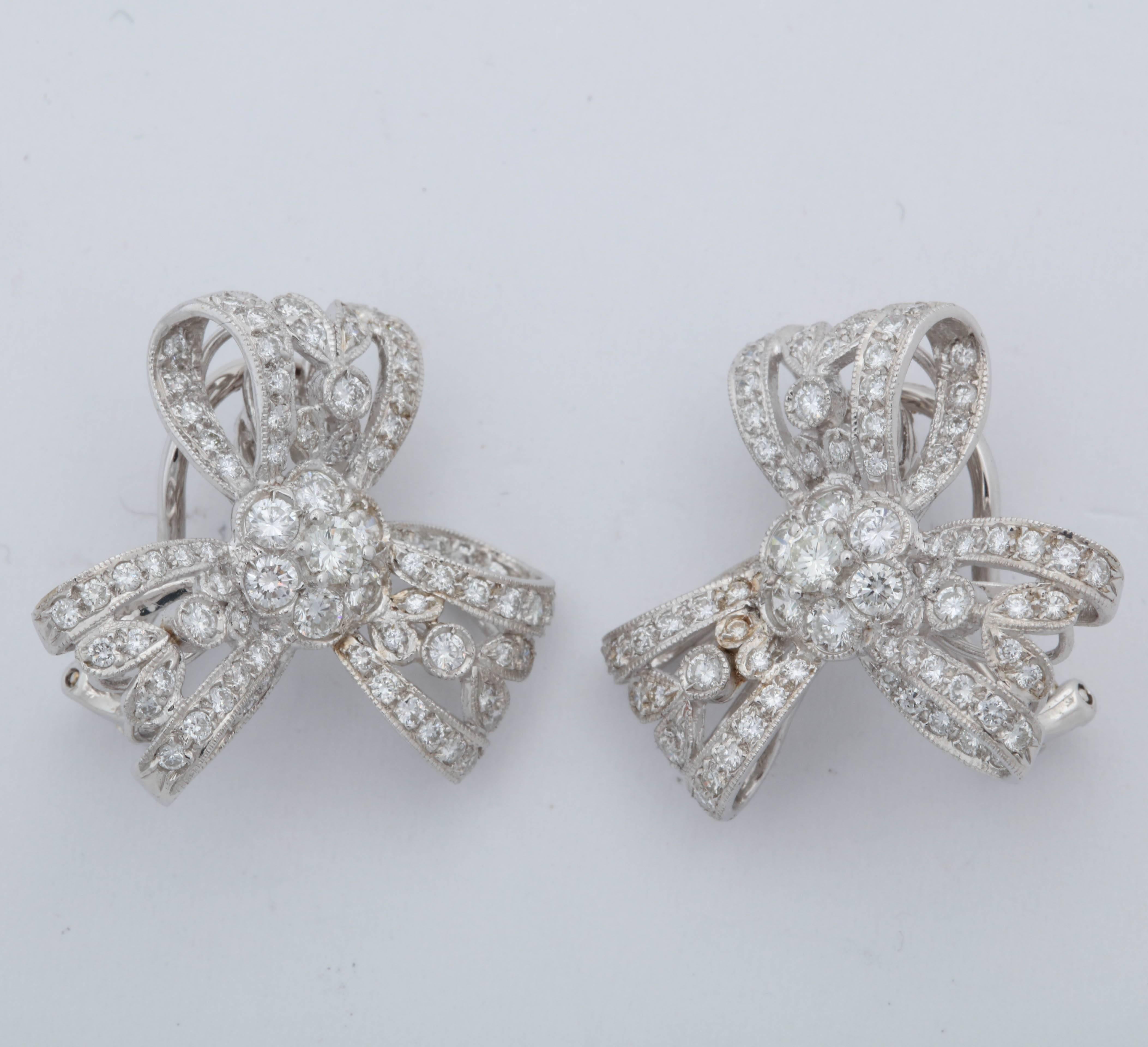 Women's 1960s Light and Airy Delicate Bow Knot Motif Diamond, White Gold Earclips