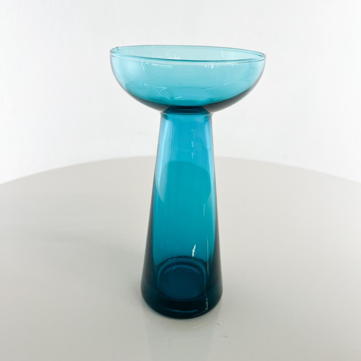 1960s Light Blue Scandinavian Modern Art Glass Bud Vase In Good Condition For Sale In Chula Vista, CA