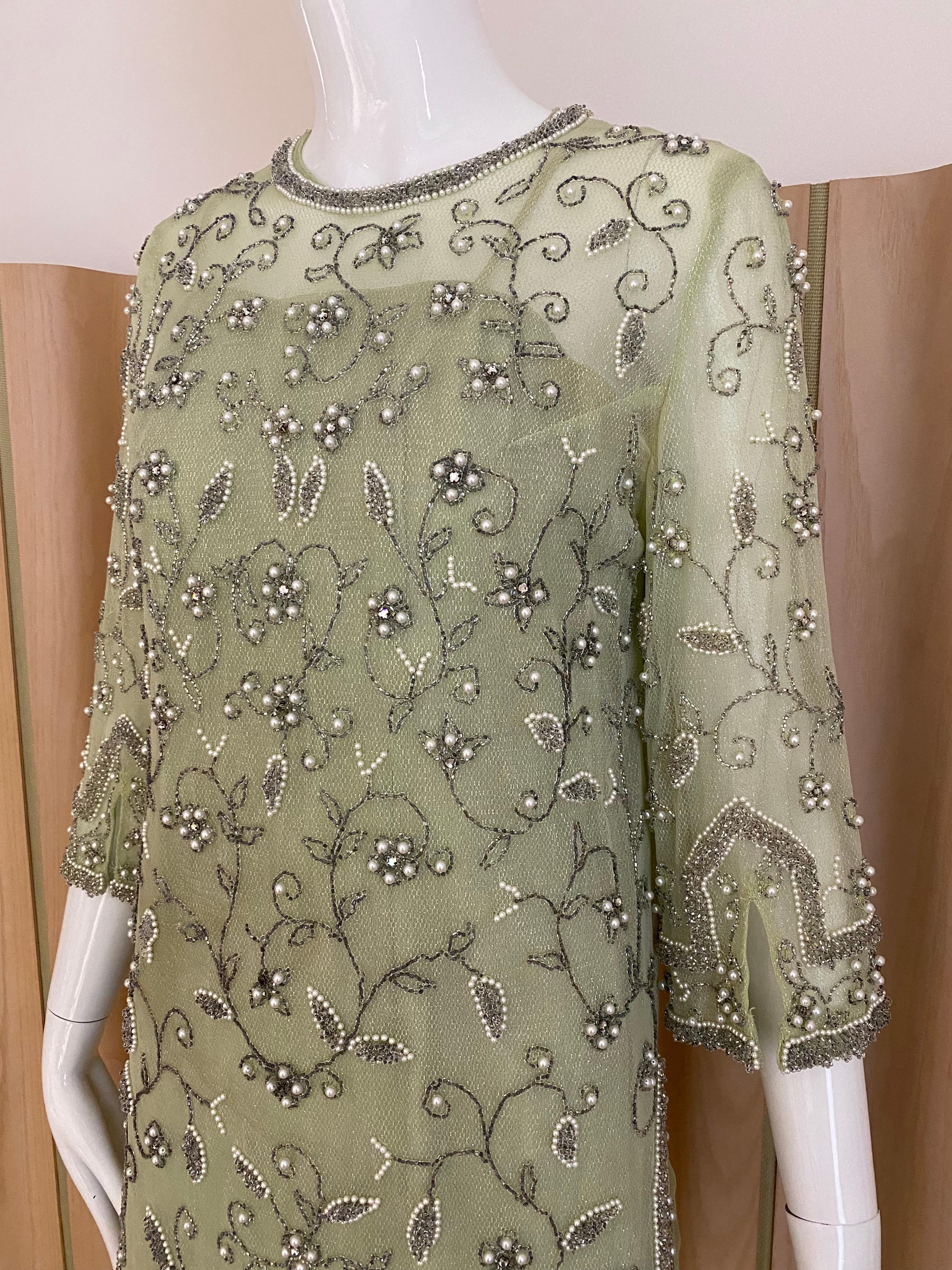 Robe de cocktail perlée vert clair des années 1960 en vente 5