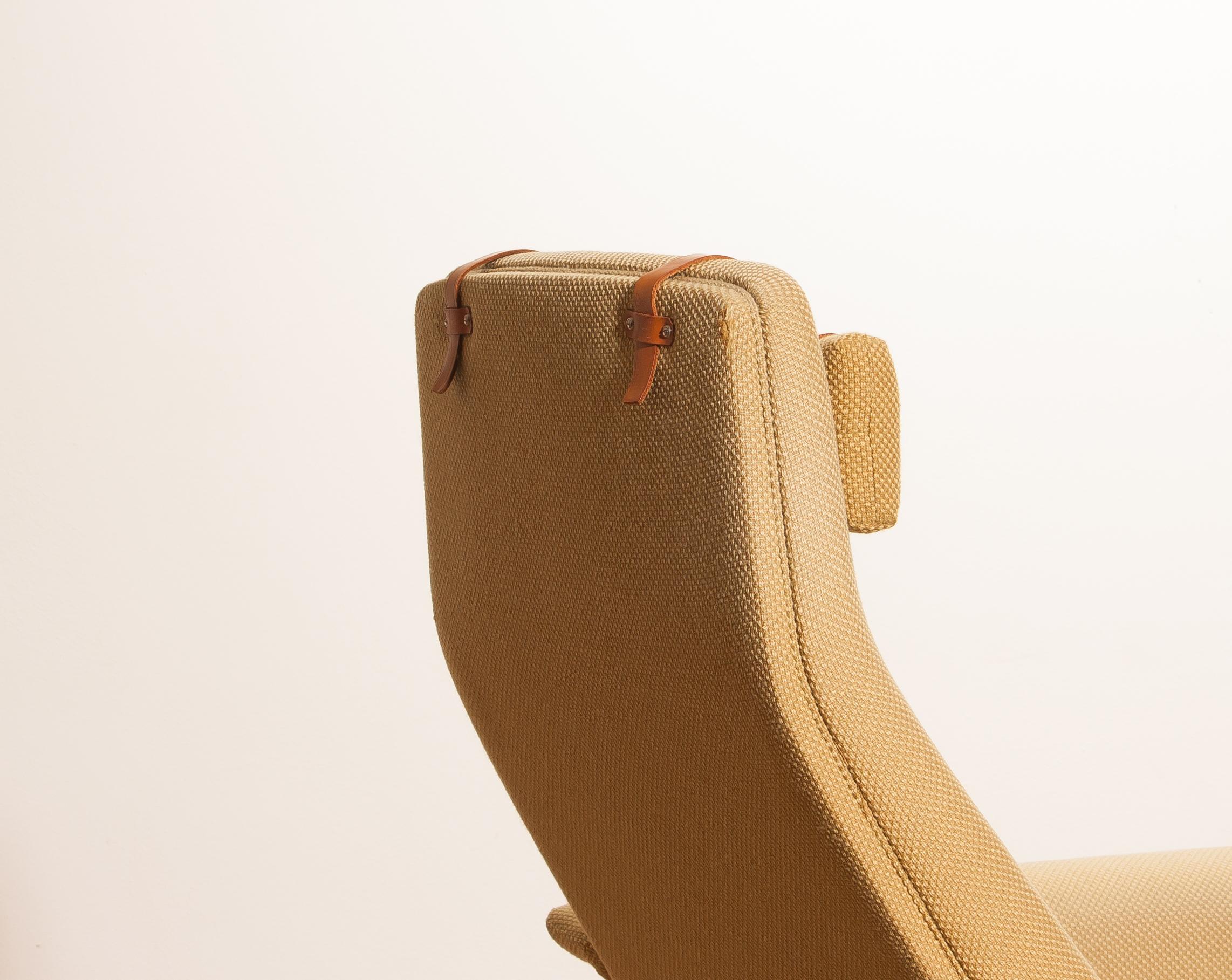 1960s, Light Yellow Fabric Swivel Lounge Chair by DUX Sweden 5