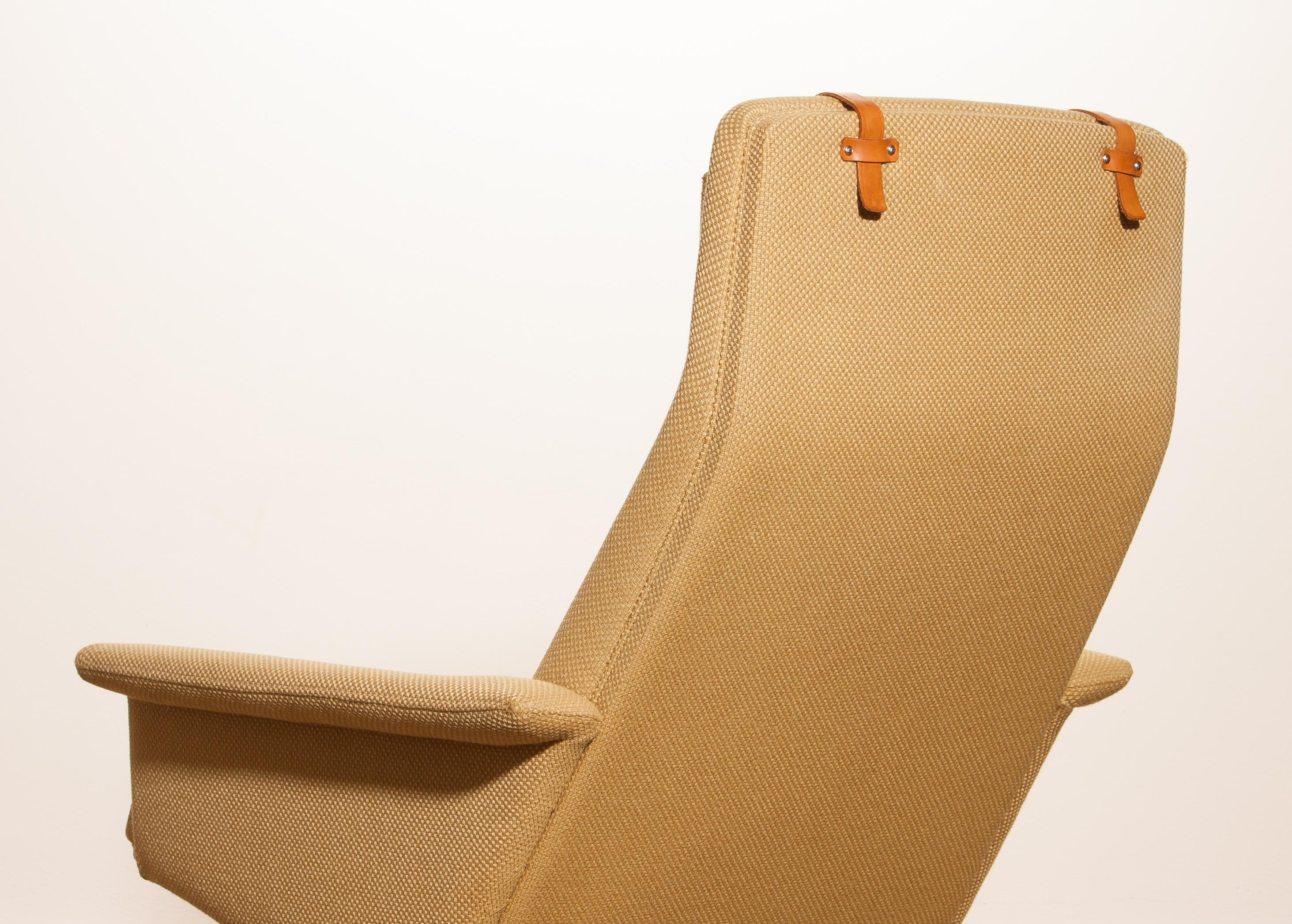 1960s, Light Yellow Fabric Swivel Lounge Chair by DUX Sweden 2