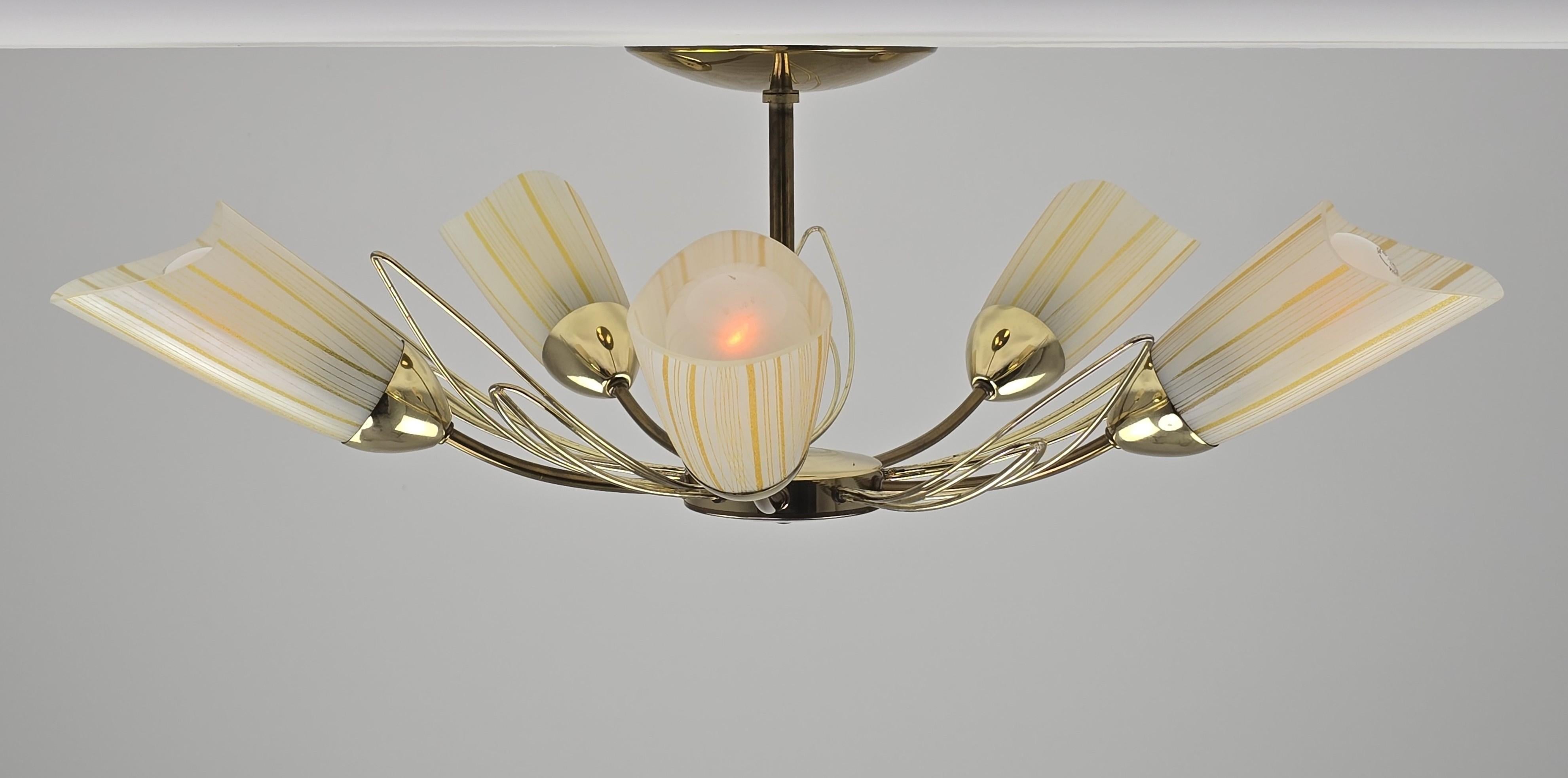 Empotrable de cristal rayado y latón Lightolier de 5 brazos de los años 60 , EE.UU. Estadounidense en venta