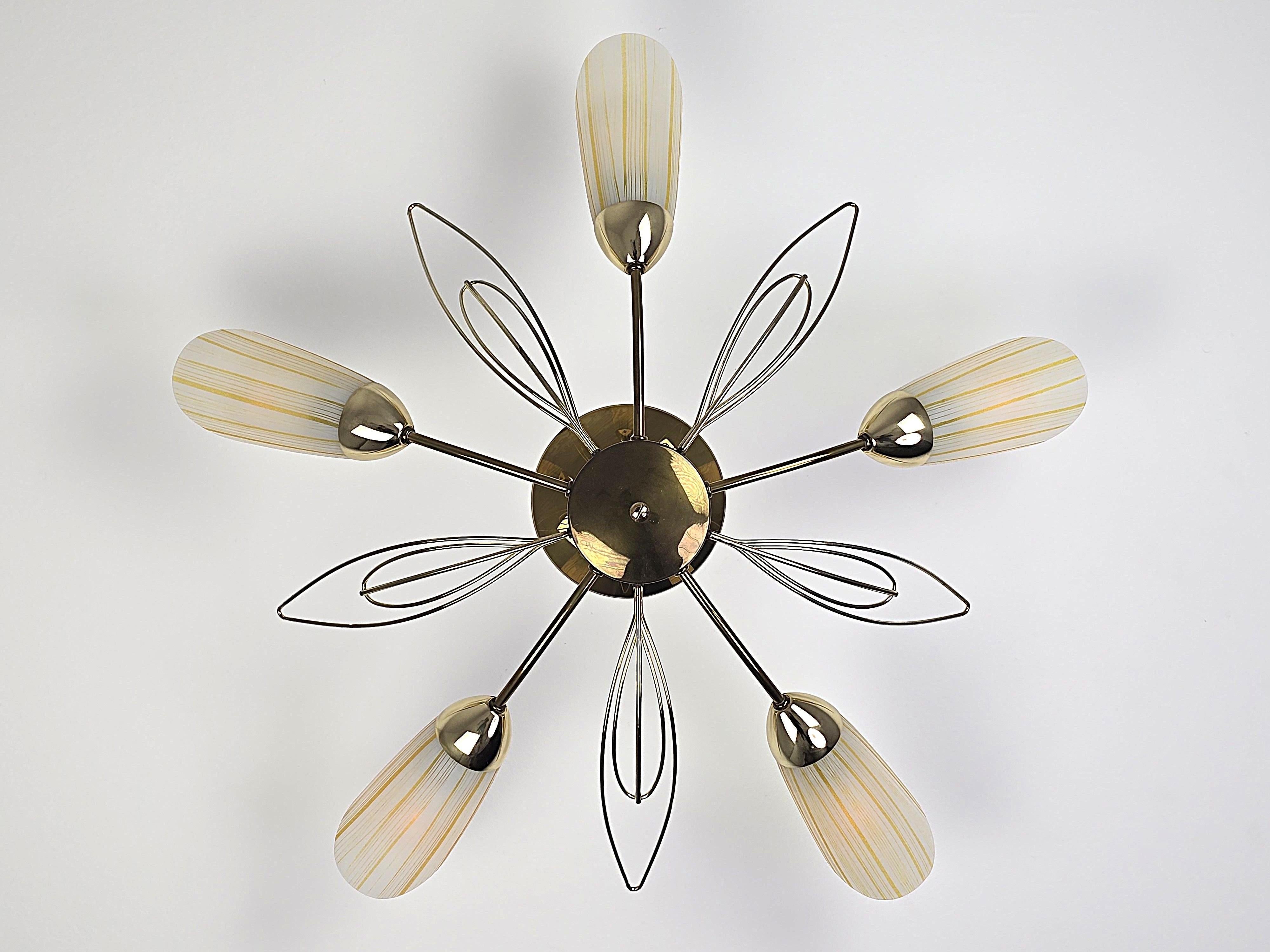 Empotrable de cristal rayado y latón Lightolier de 5 brazos de los años 60 , EE.UU. en Bueno estado para la venta en St- Leonard, Quebec