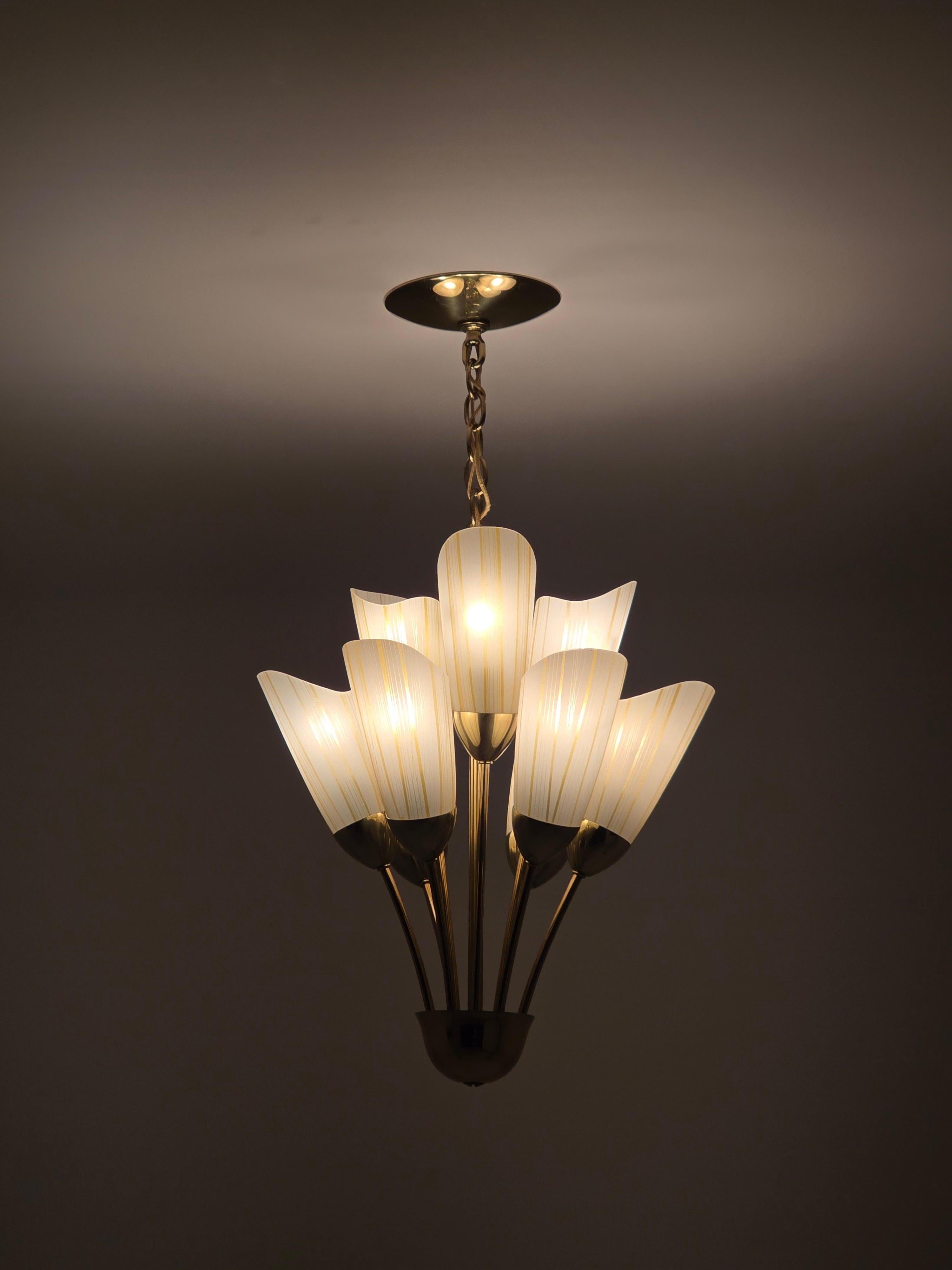 Araña de cristal de 8 brazos Lightolier de los años 60 , EE.UU. en Bueno estado para la venta en St- Leonard, Quebec