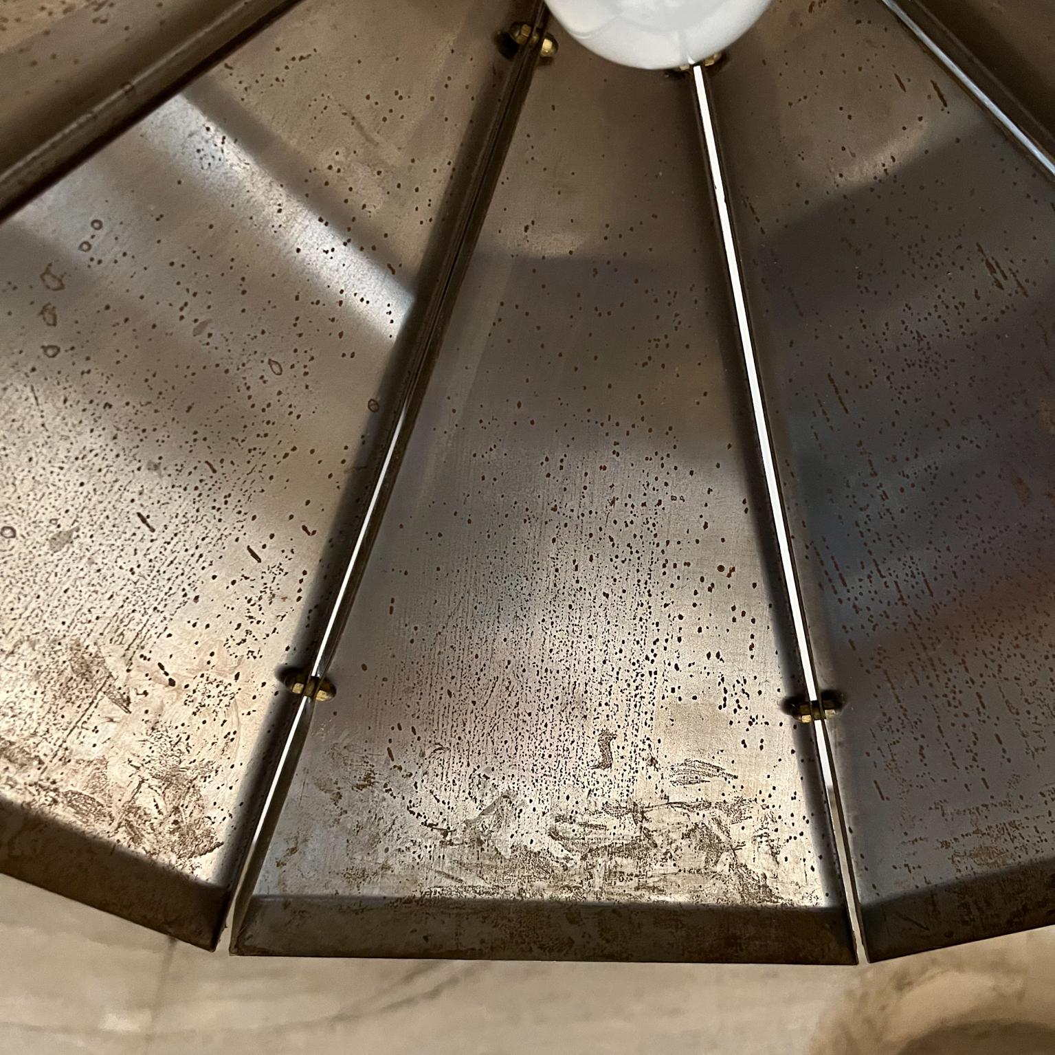 Mid-Century moderno Lampada da soffitto a cupola a sospensione cromata modernista Lightolier del 1960 in vendita