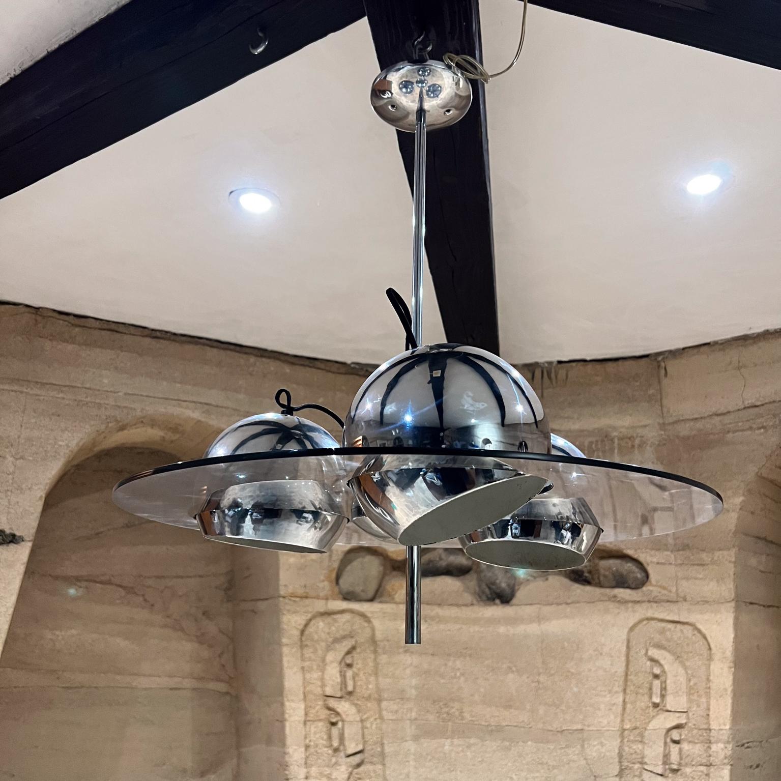 Mid-Century Modern 1960s Lightolier Three Globe Chrome Pendant Directional Lamp For Sale