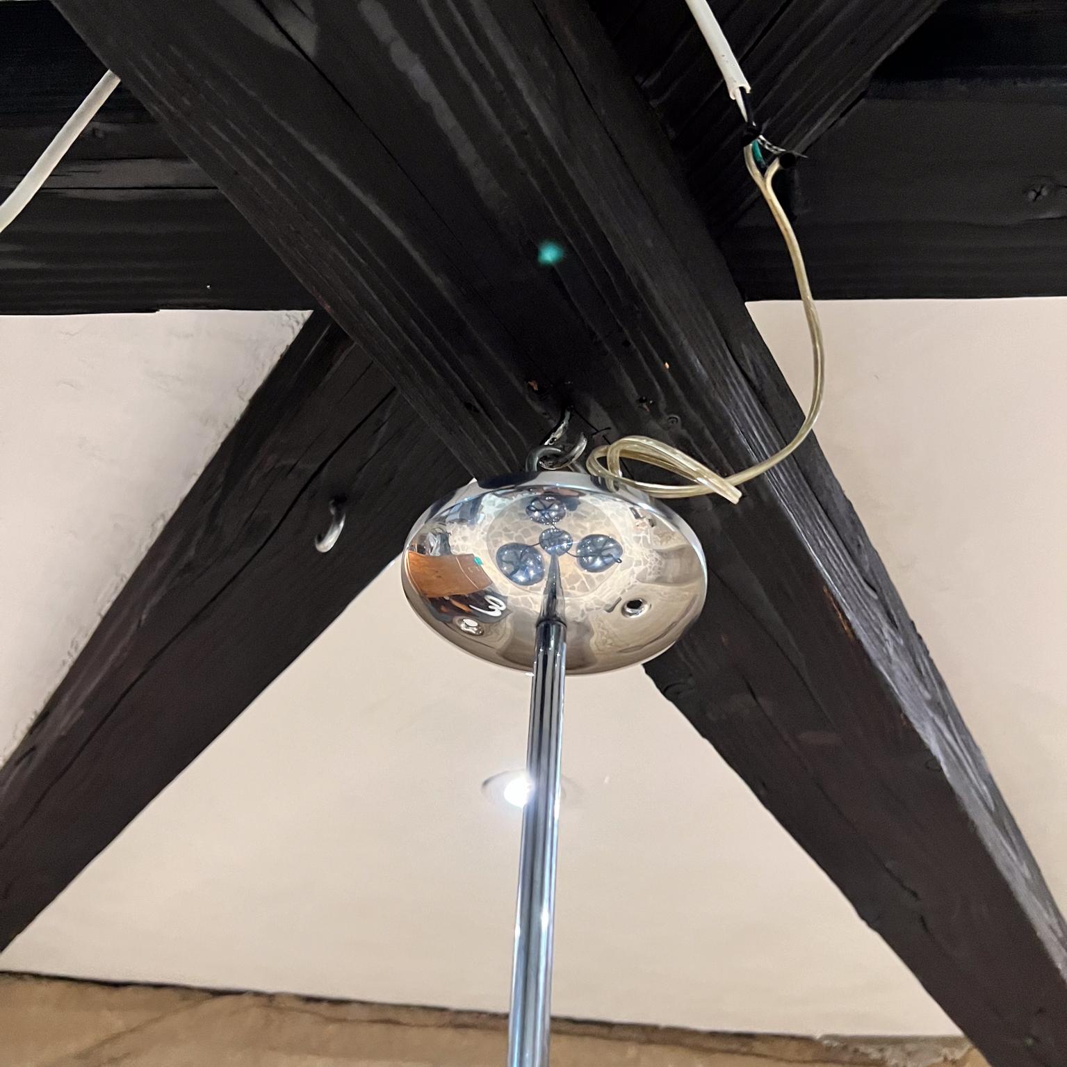 1960s Lightolier Three Globe Chrome Pendant Directional Lamp In Good Condition For Sale In Chula Vista, CA