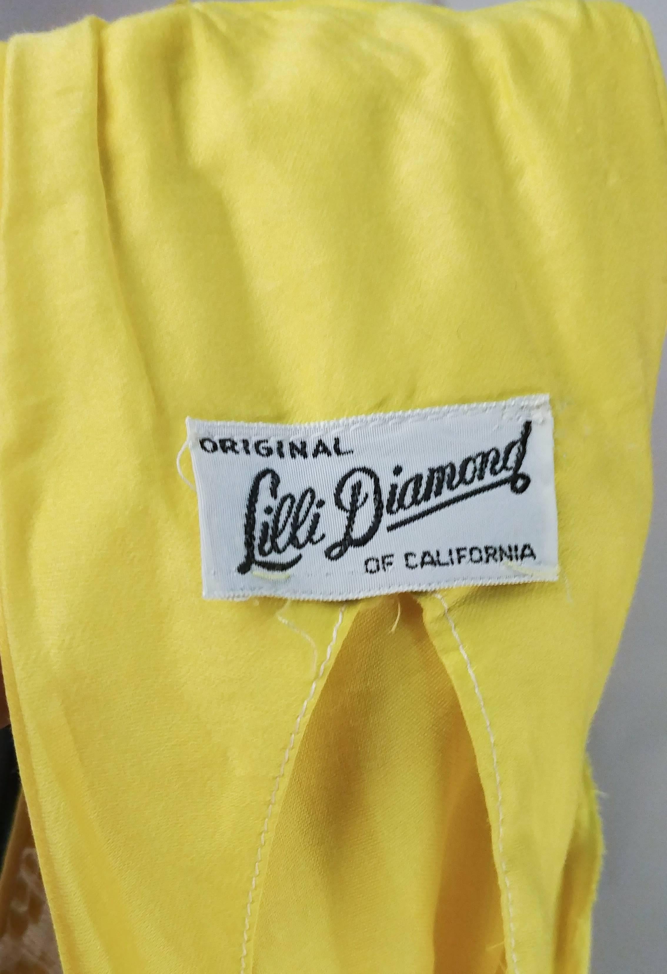 Gelbes Cocktailkleid mit fallender Taille und Rüschen und Spitzenüberzug von Lilli Diamond, 1960er Jahre  im Zustand „Gut“ im Angebot in San Francisco, CA