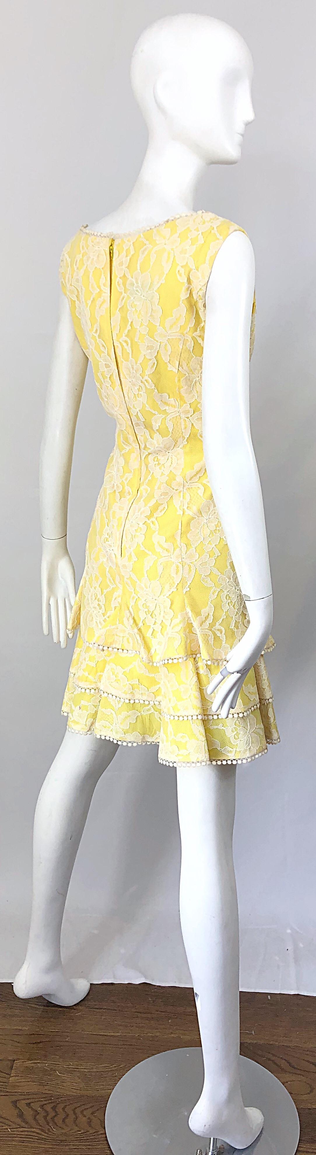 1960er Jahre Lilli Diamond Kanariengelbes und weißes Vintage 60er Jahre Seidenkleid mit Spitze im Zustand „Hervorragend“ im Angebot in San Diego, CA