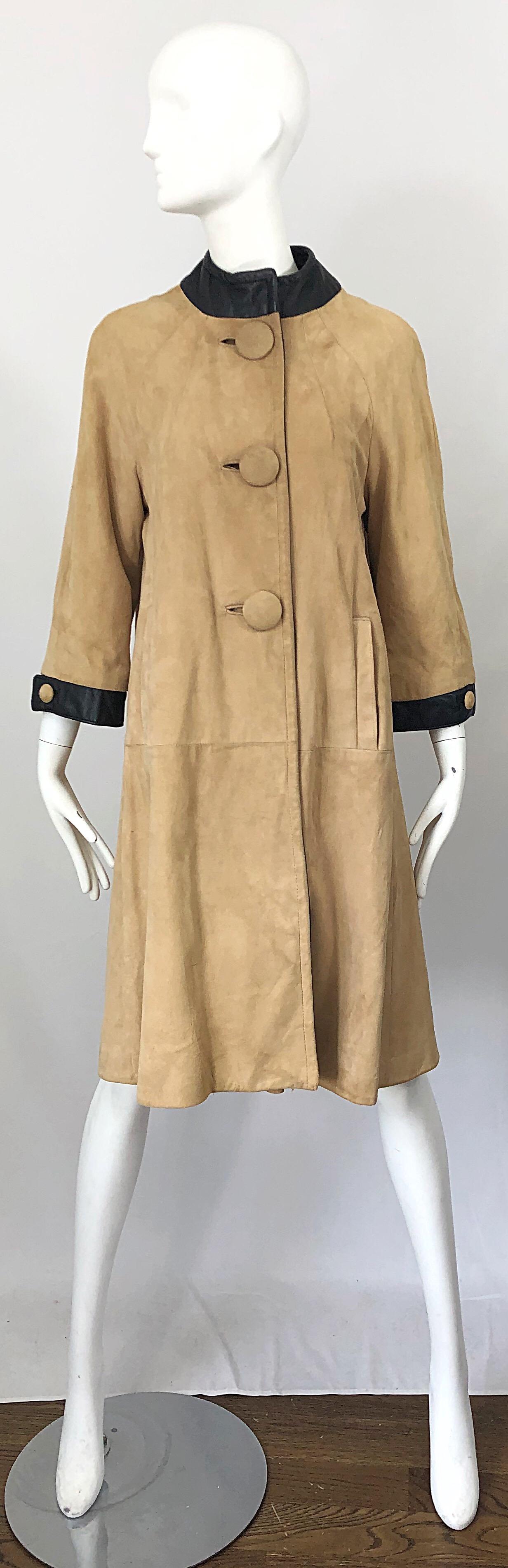 Chic 60s LILLIE RUBIN tan suede and black leather vintage swing jacket ! Features three large suede covered buttons up the front. Black leather trim on the collar and at each sleeve cuff. Fully lined. Great easy shape to wear. Super soft luxurious