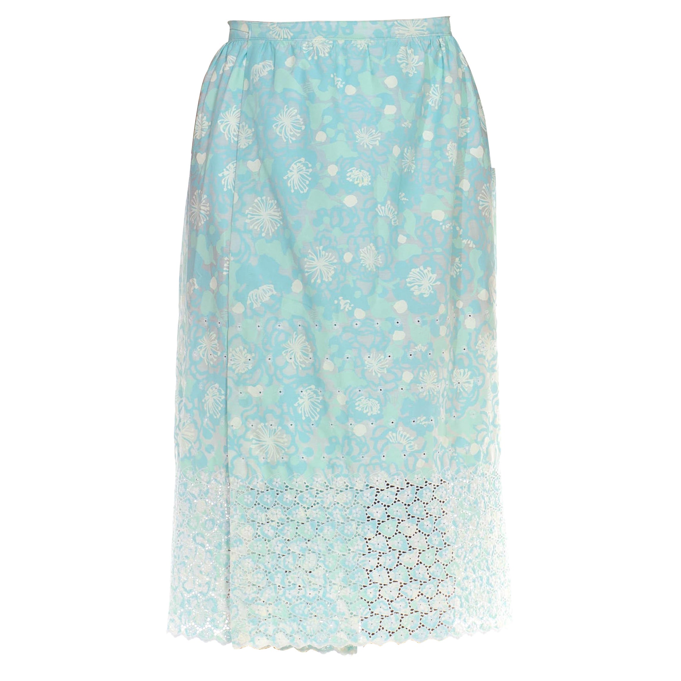 Jupe LILLY PULITZER des années 1960, bleu clair et blanc, bordée de broderies florales en coton en vente