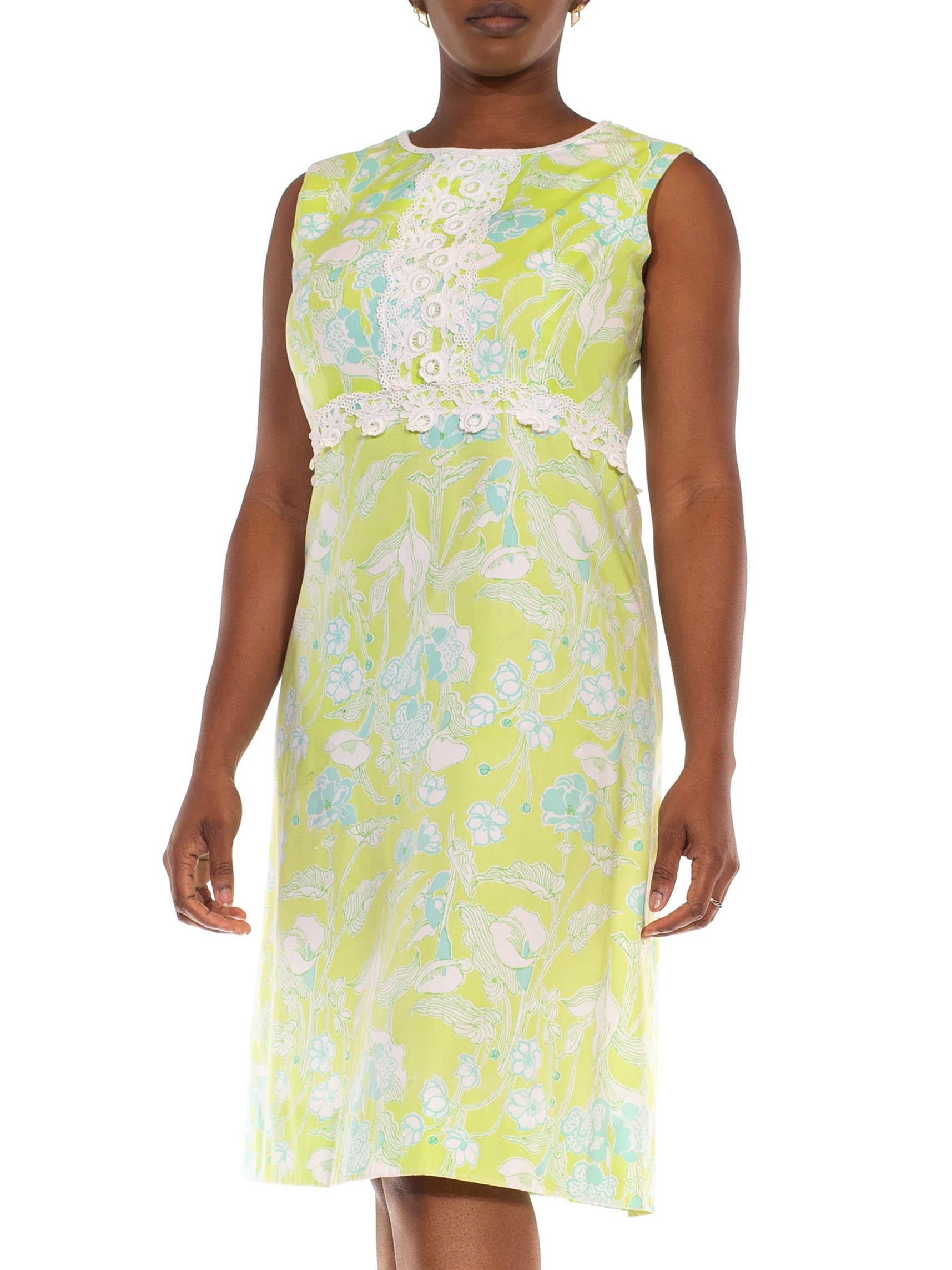 1960S LILLY PULITZER Light Green & Blue Cotton Sleeveless Floral Dress With Lace For Sale 2