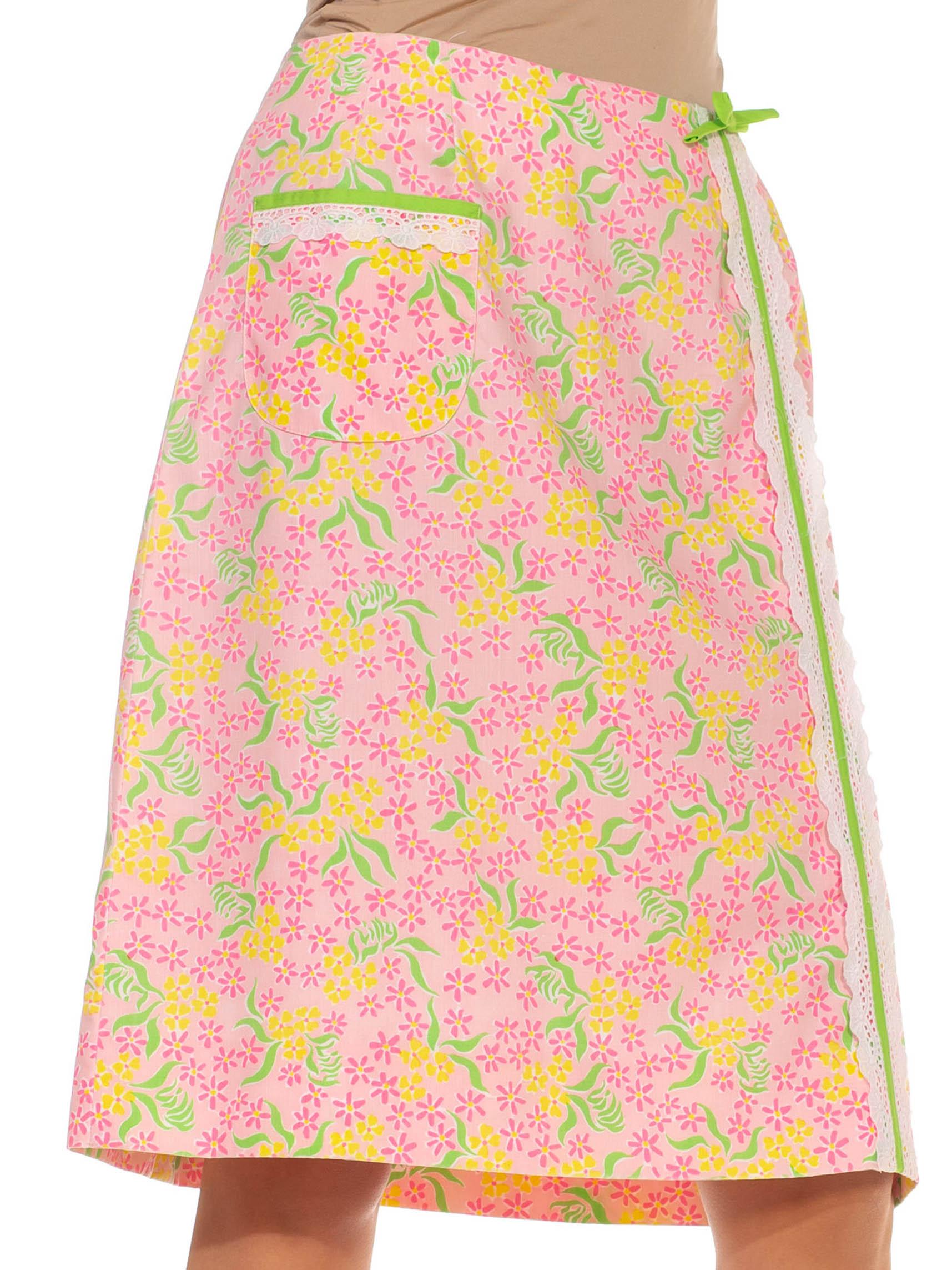 1960S Lilly Pulitzer Light Pink & Green Cotton Floral Lace Trim Skirt In Excellent Condition For Sale In New York, NY