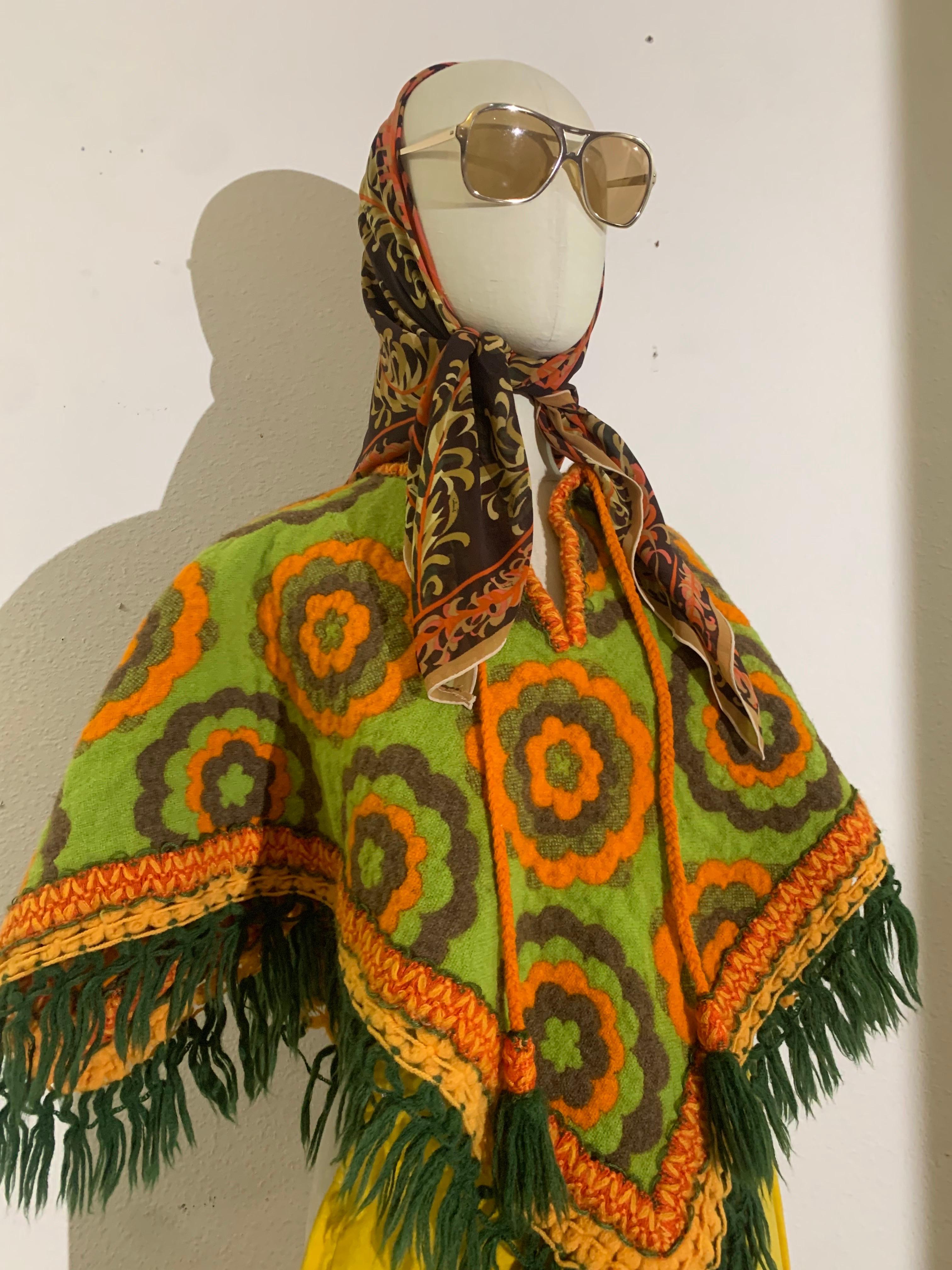 1960s Lime Orange & Yellow Wool Fringed Flower Power Micro Poncho w Ties :  Réversible avec un aspect matelassé !  Idéal pour une nuit d'automne froide à la plage ! Mesures  Lien de 24