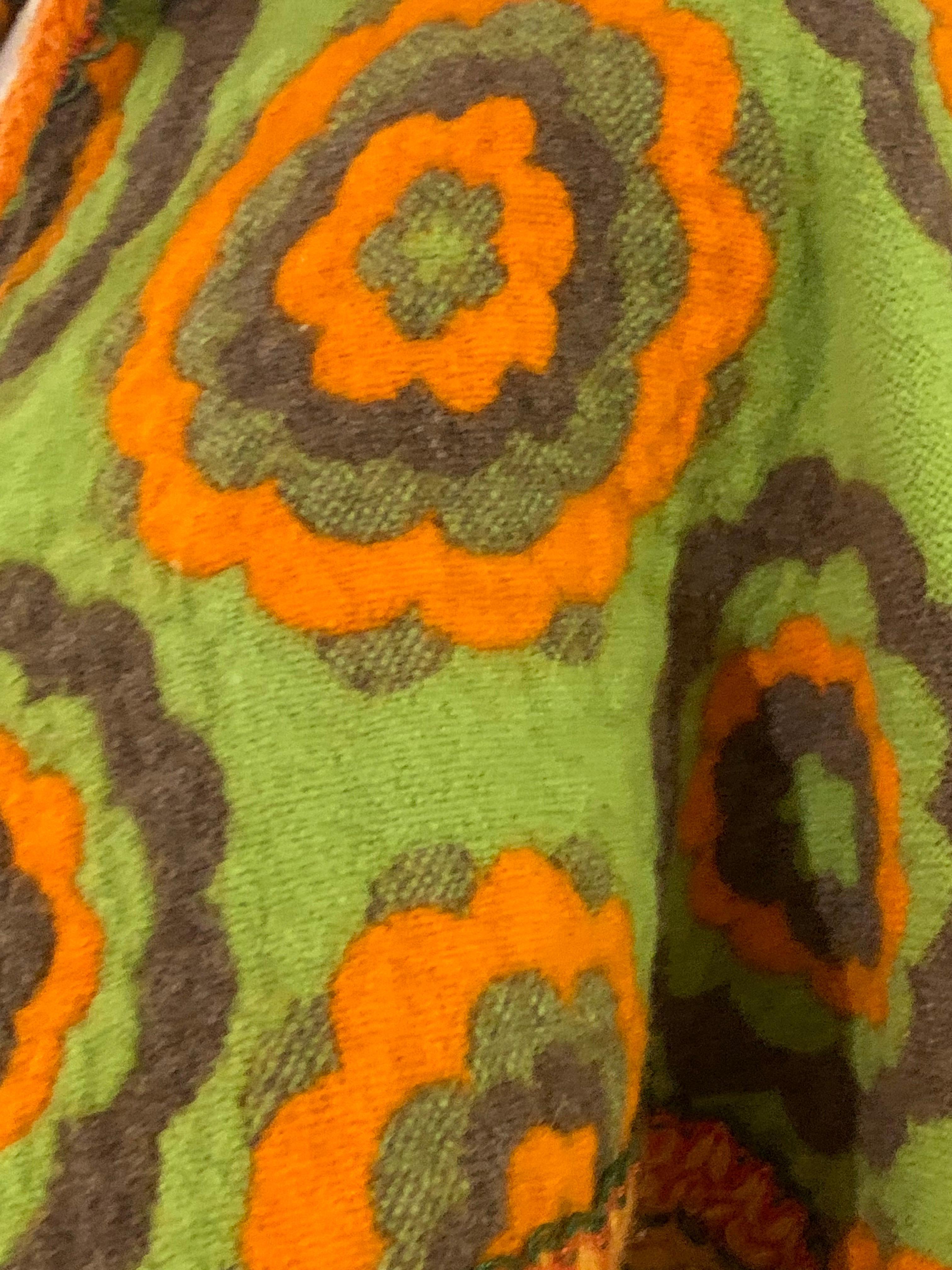 Poncho Flower Power des années 1960, orange citron et jaune à franges Unisexe en vente