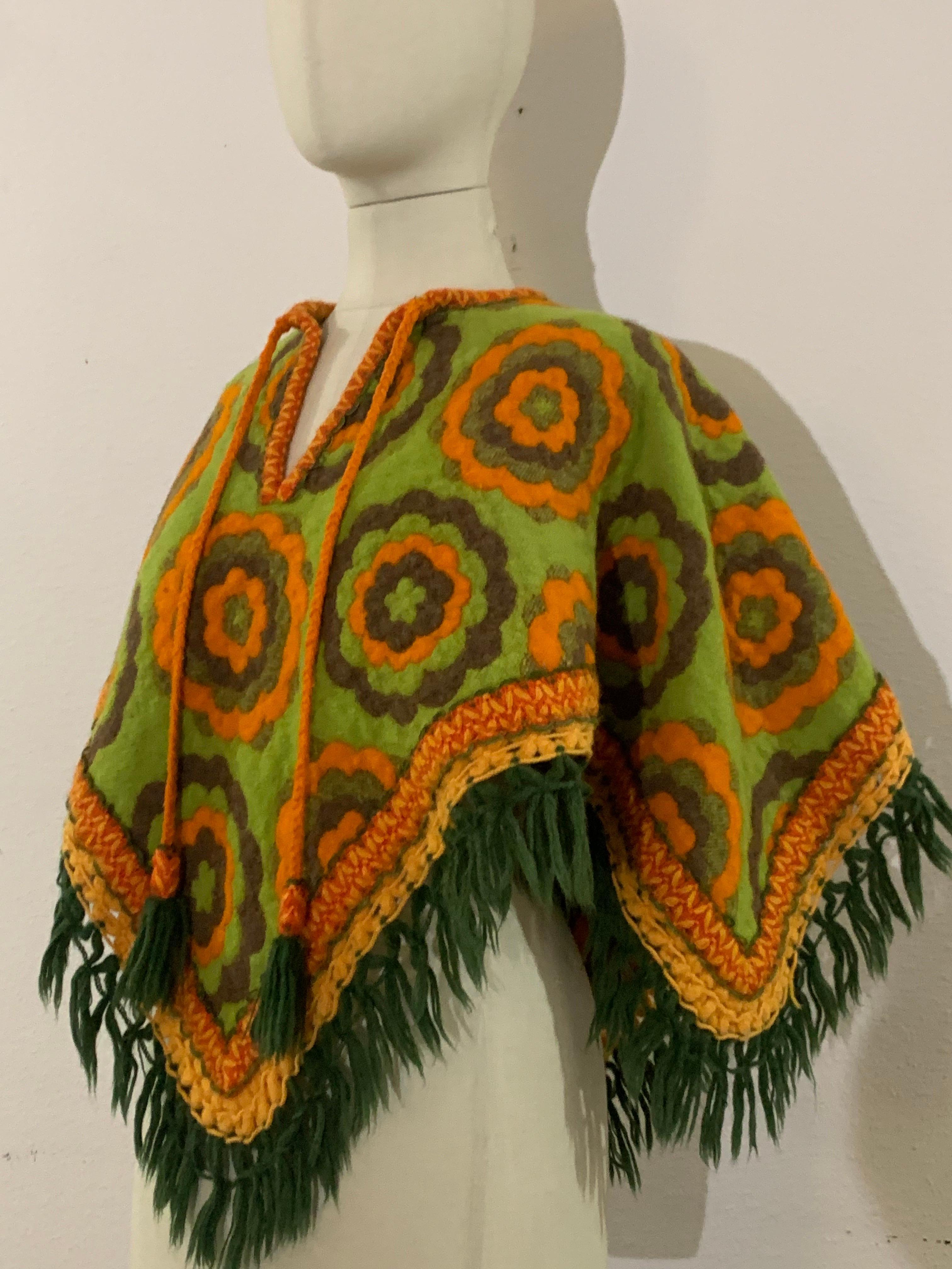 Poncho Flower Power des années 1960, orange citron et jaune à franges en vente 3