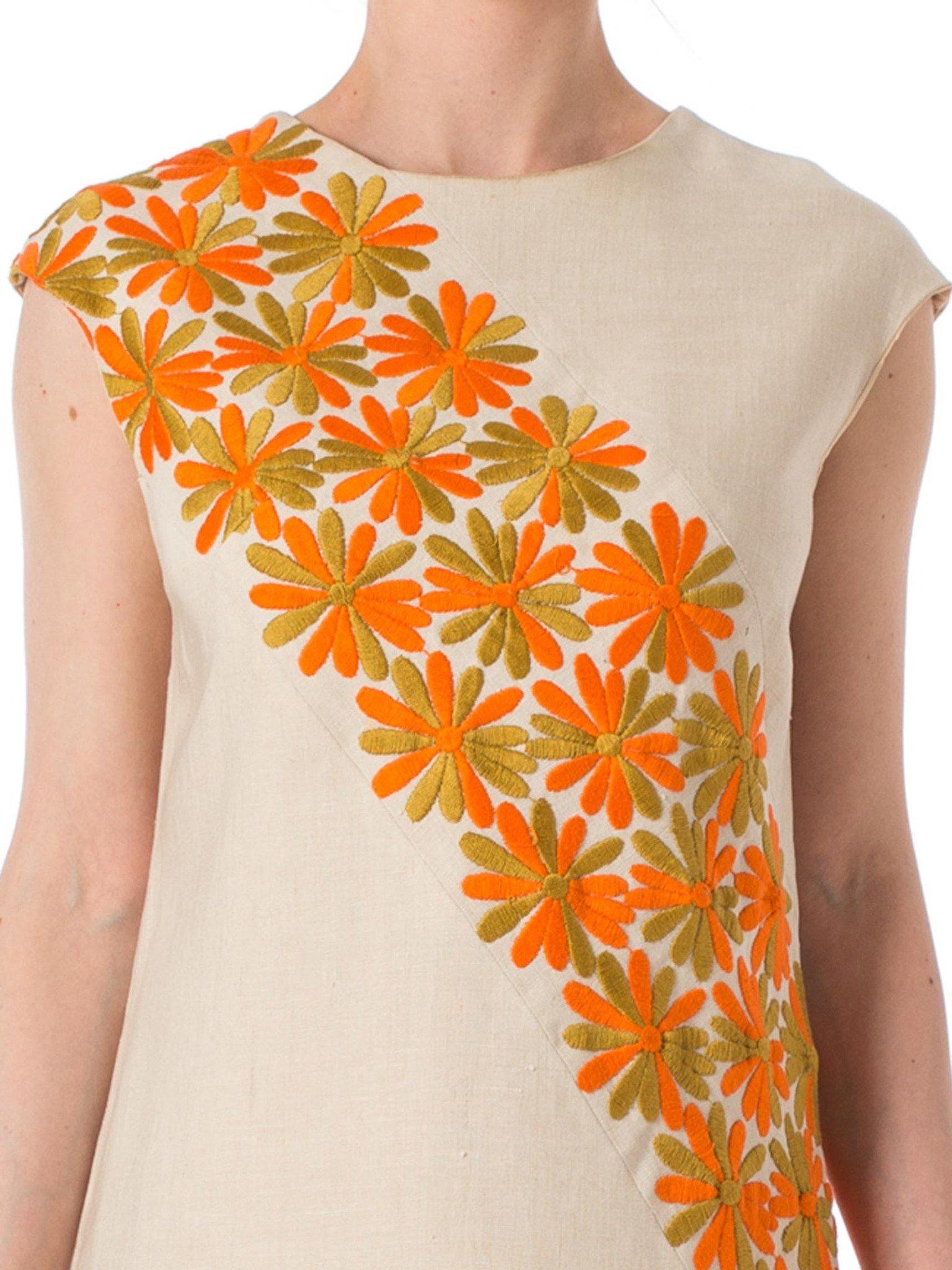 1960S Linen Mod Dress With Orange Embroidered Daisies For Sale 3