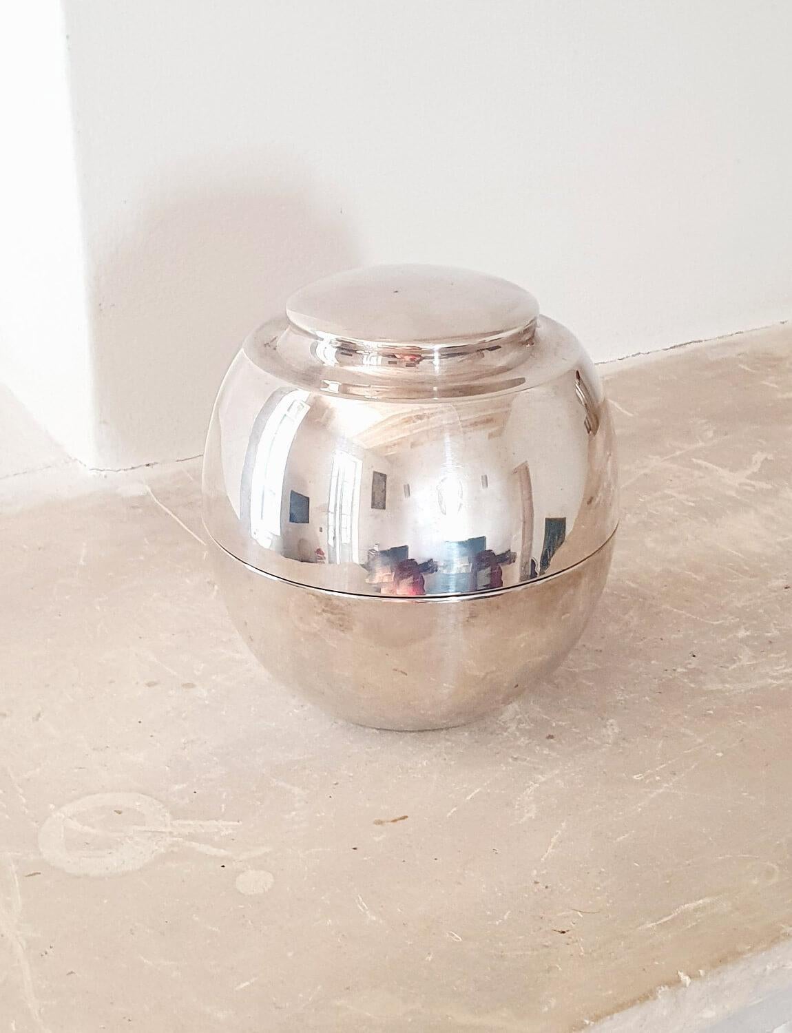 Stamped Sabattini, Made in Italy on the base, this oval silver plated decorative pot designed by Lino Sabattini in the 60s was found in Tuscany. It has a wonderful modernest shape and opens at the centre. In good condition considering its age.