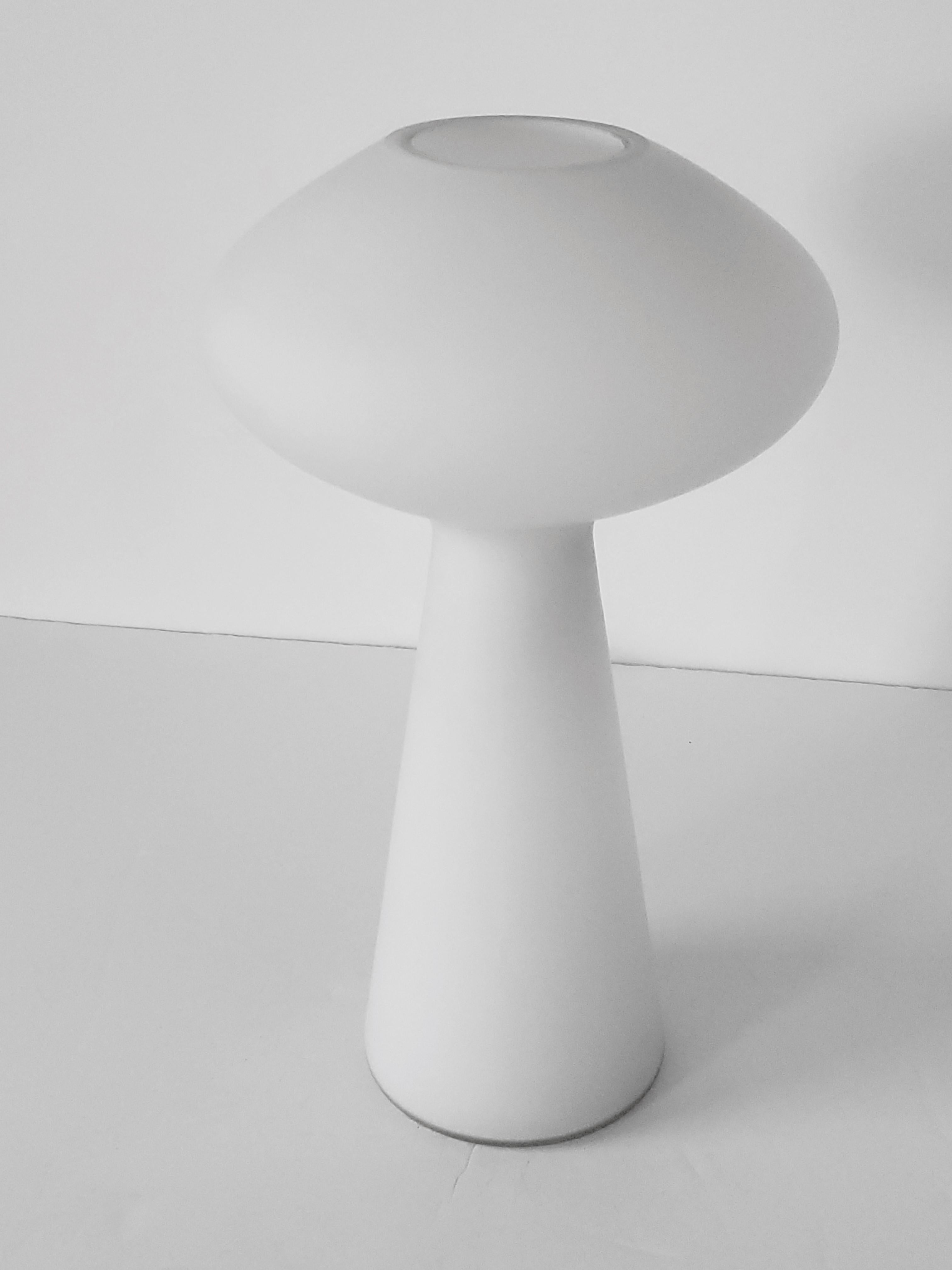 Mushroom shaped matte opale glass table lamp that provide a powerful yet very warm glow.

Made of 2 layers of glass fused together. Matte outside, glossy inside.

Contain one E26 size socket rated at 60 watt. 

Switch on cord.