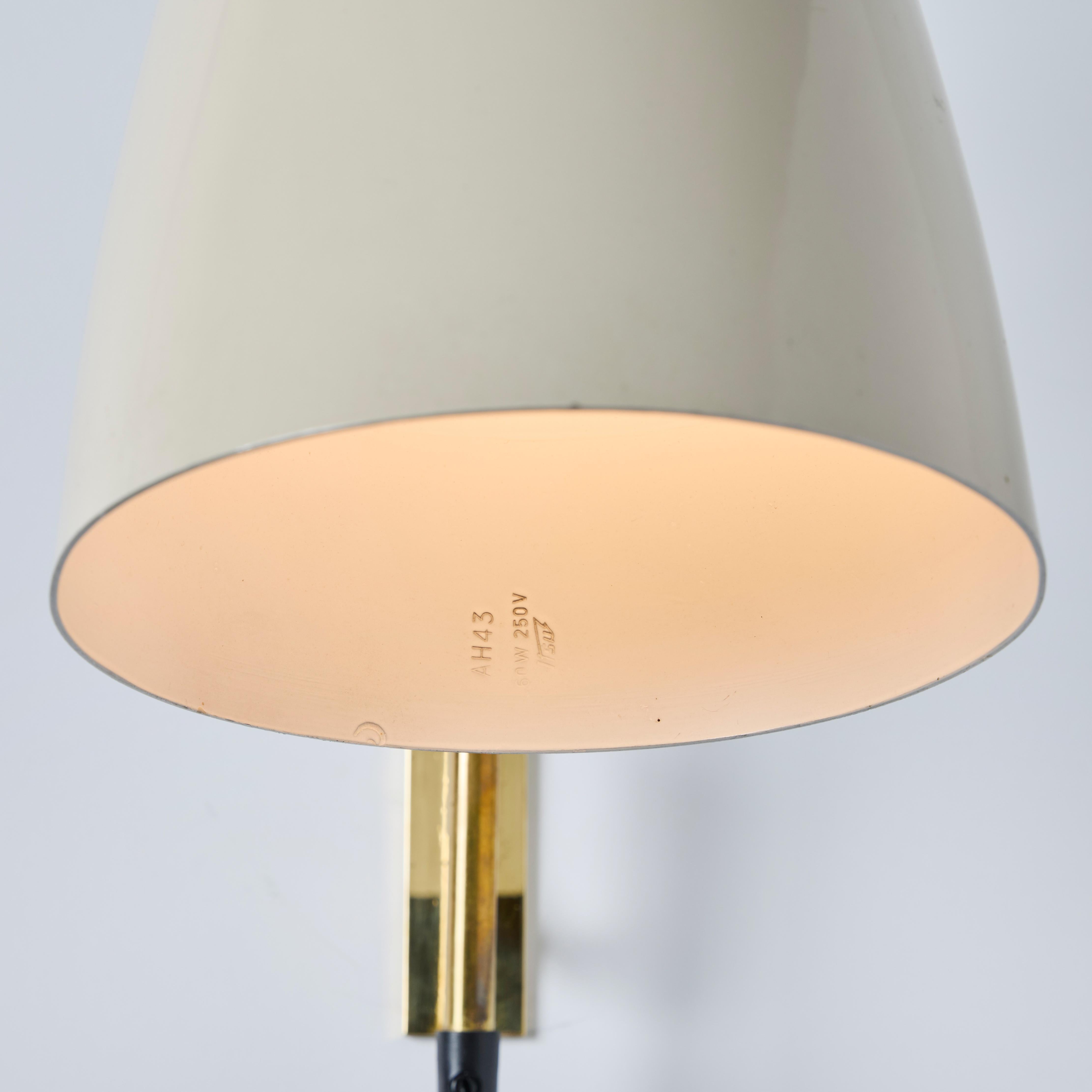1960er Lisa Johansson-Pape Weiße Plug-in-Wandleuchte für Itsu im Angebot 2