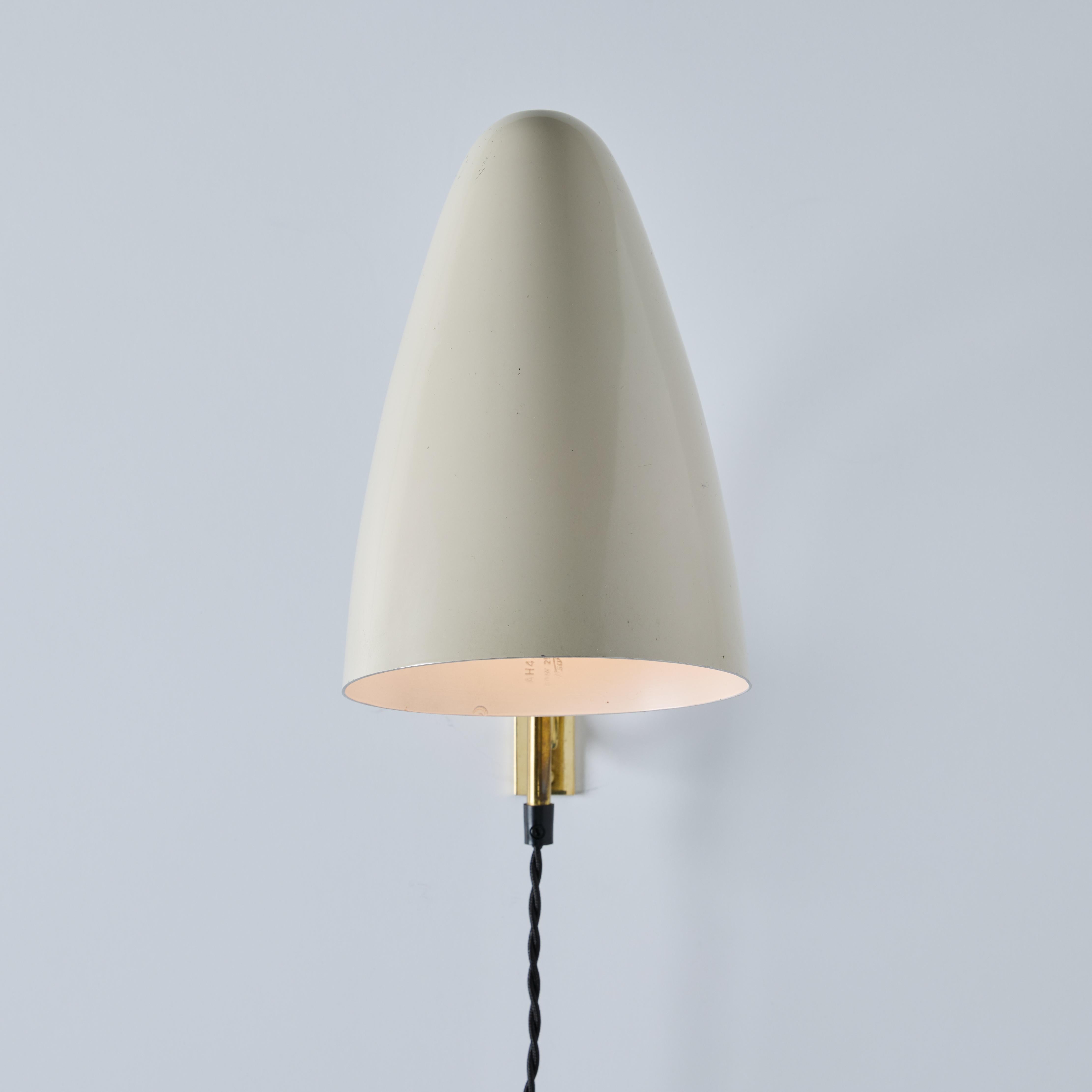1960er Lisa Johansson-Pape Weiße Plug-in-Wandleuchte für Itsu im Angebot 7