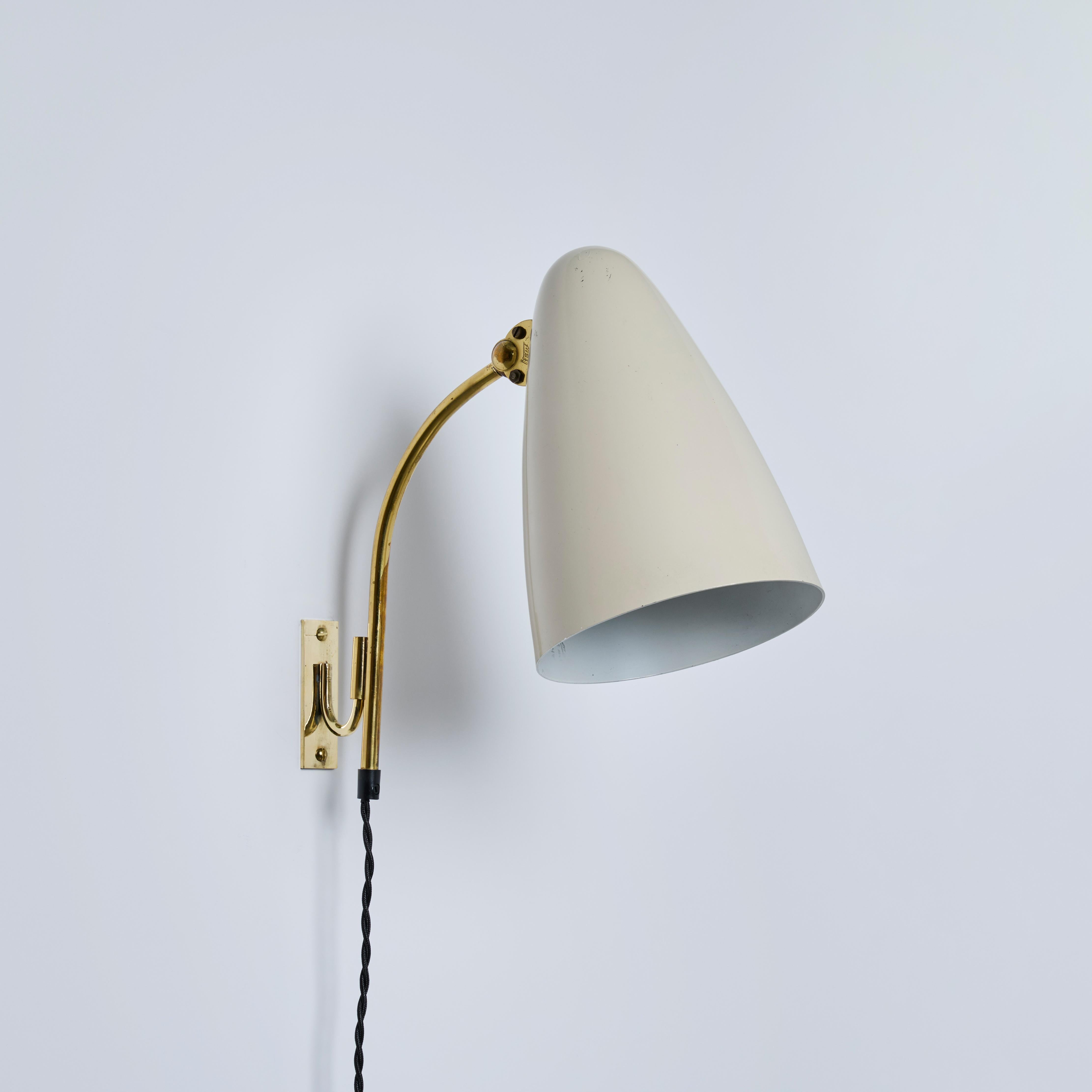 1960er Lisa Johansson-Pape Weiße Plug-in-Wandleuchte für Itsu (Skandinavische Moderne) im Angebot