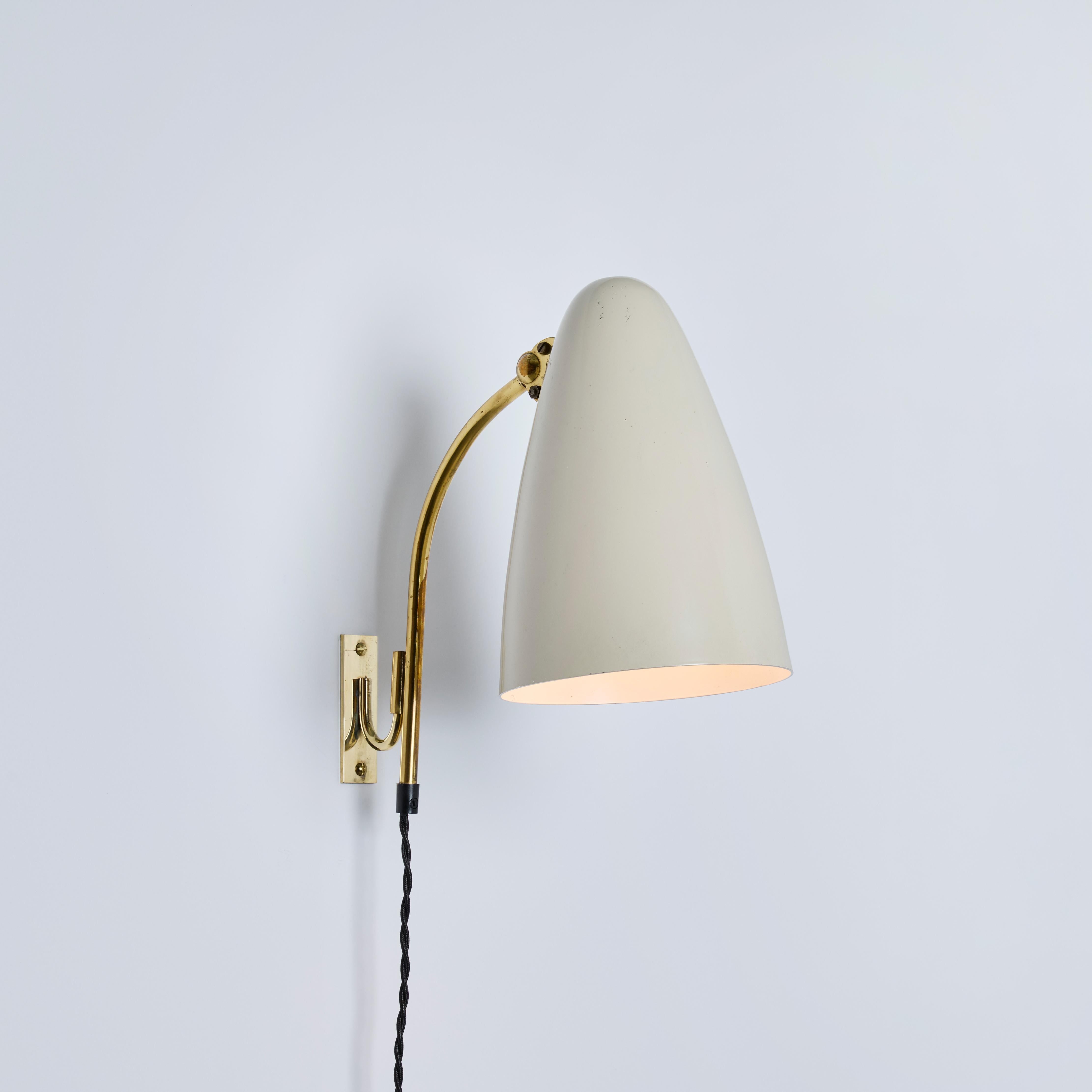 1960er Lisa Johansson-Pape Weiße Plug-in-Wandleuchte für Itsu (Finnisch) im Angebot