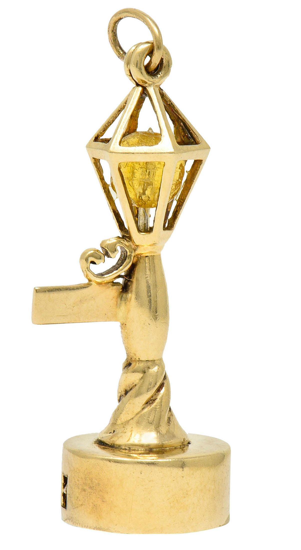 1960s Litacharm Inc. Vintage 14 Karat Gold Lamp Post Pendant Charm In Excellent Condition For Sale In Philadelphia, PA