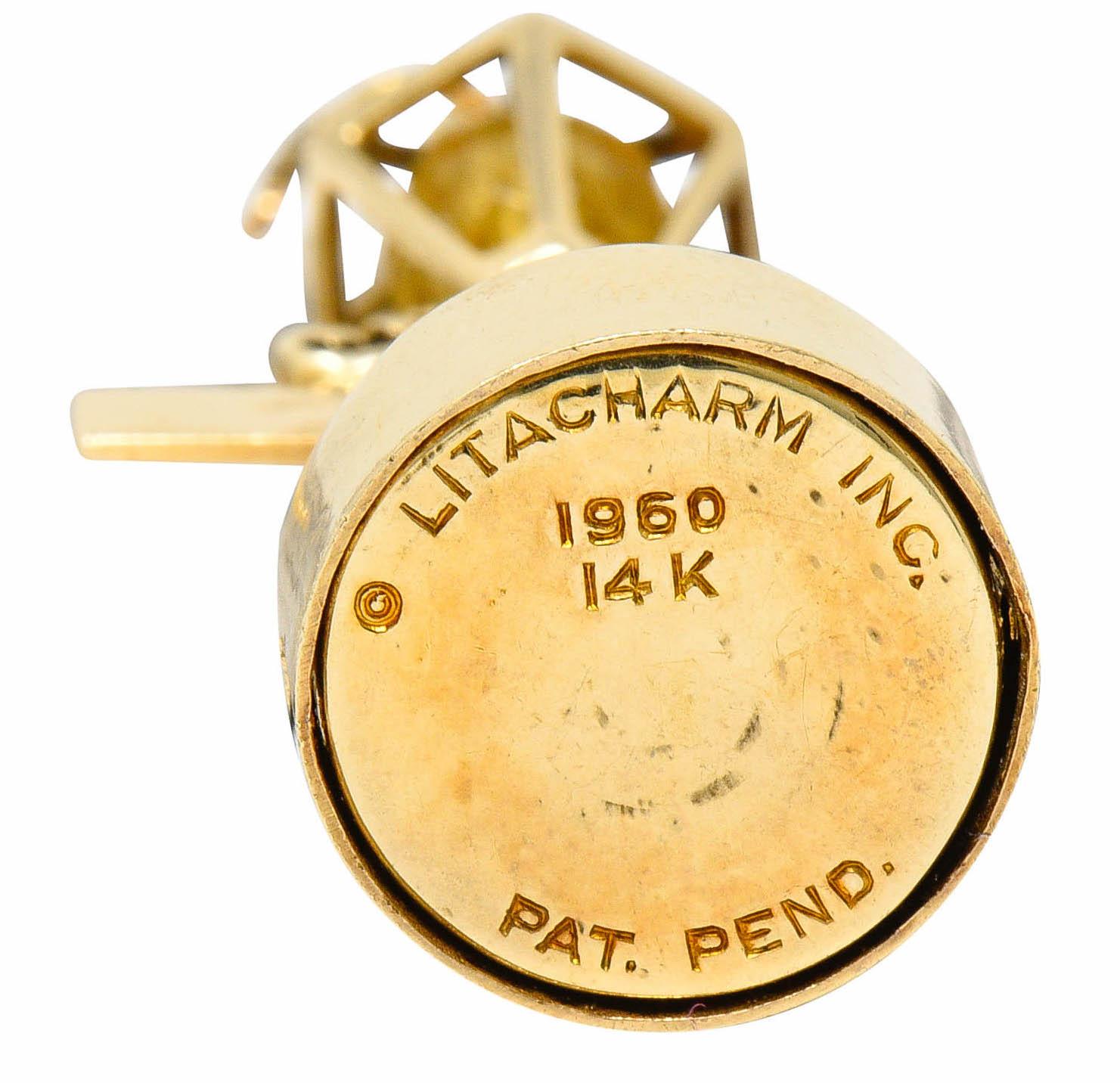 1960s Litacharm Inc. Vintage 14 Karat Gold Lamp Post Pendant Charm For Sale 1