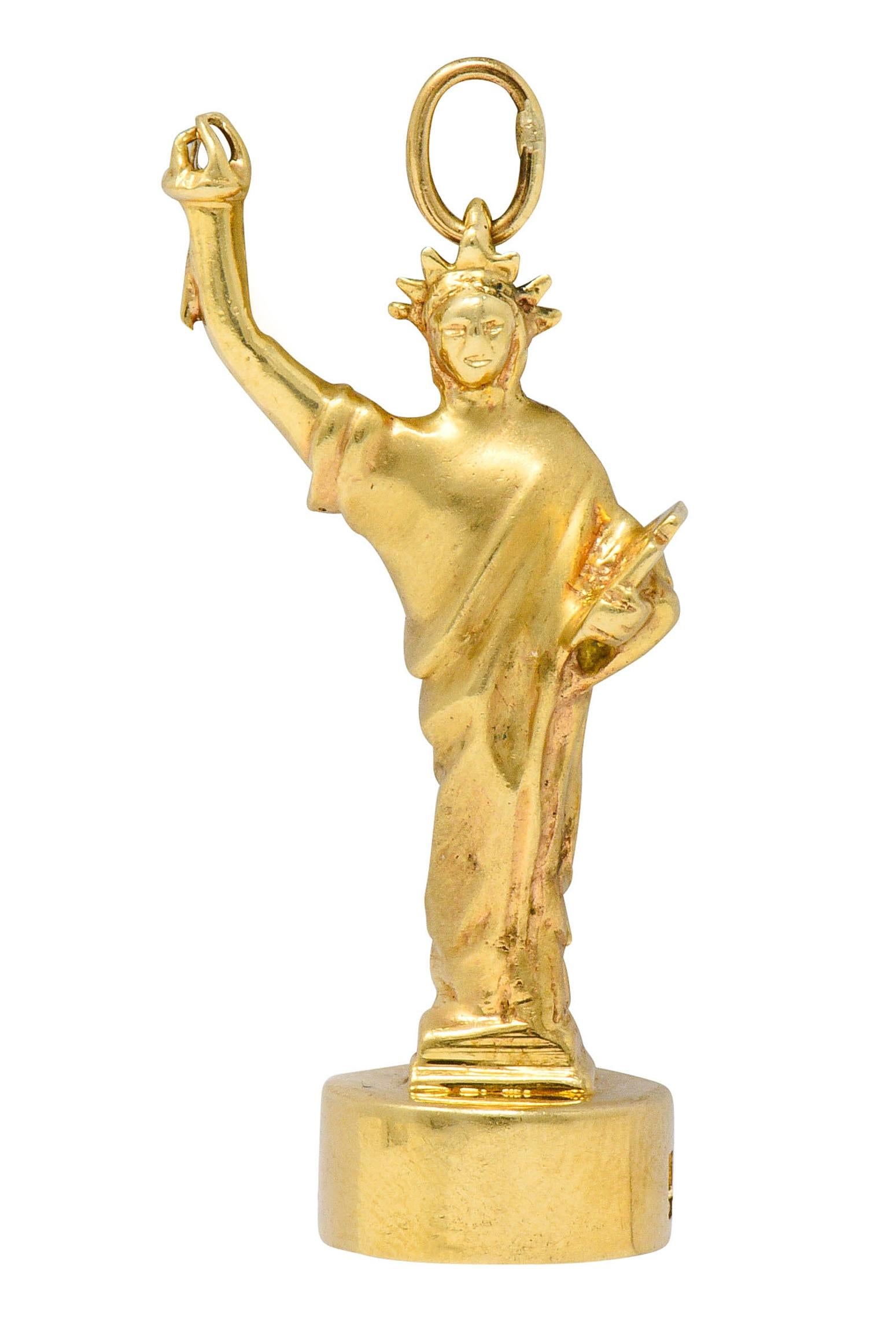 1960s Litacharm Inc. Vintage 14 Karat Gold Statue of Liberty Pendant Charm 2