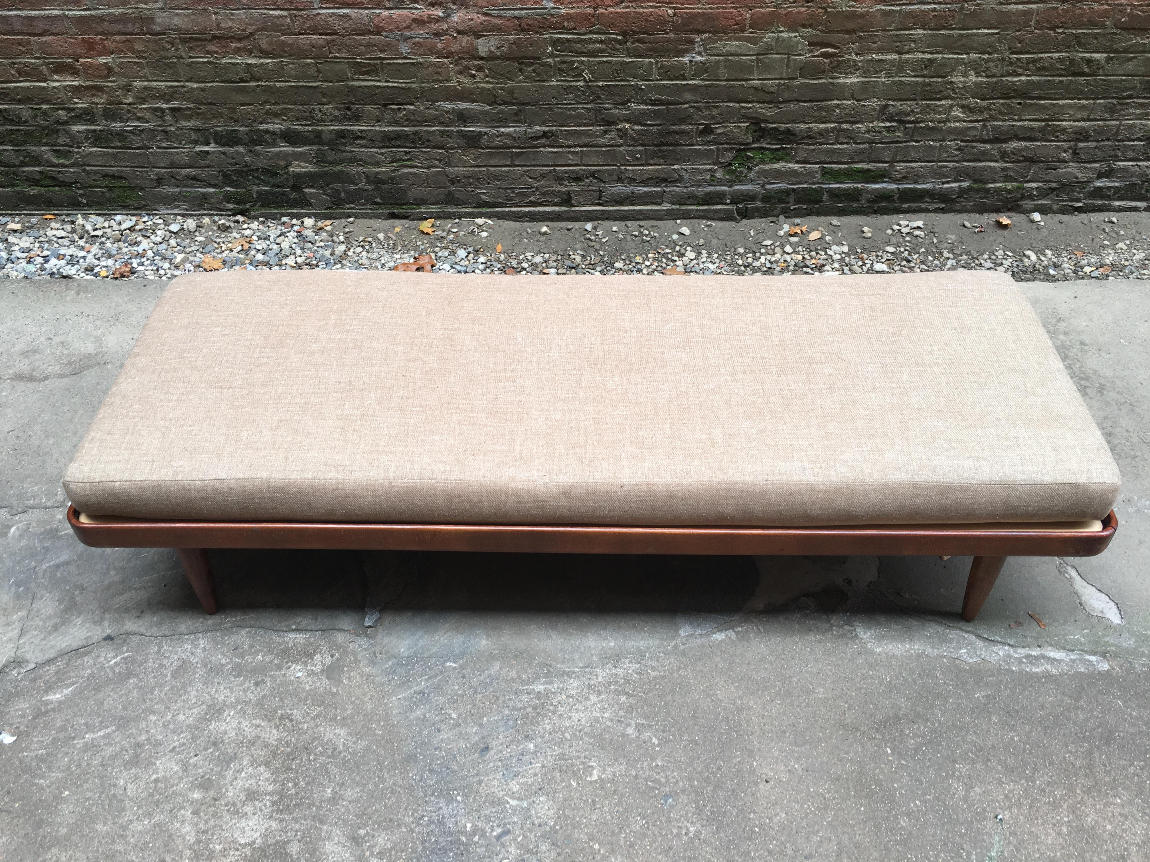 1960s Long Daybed Bench (Balkan)