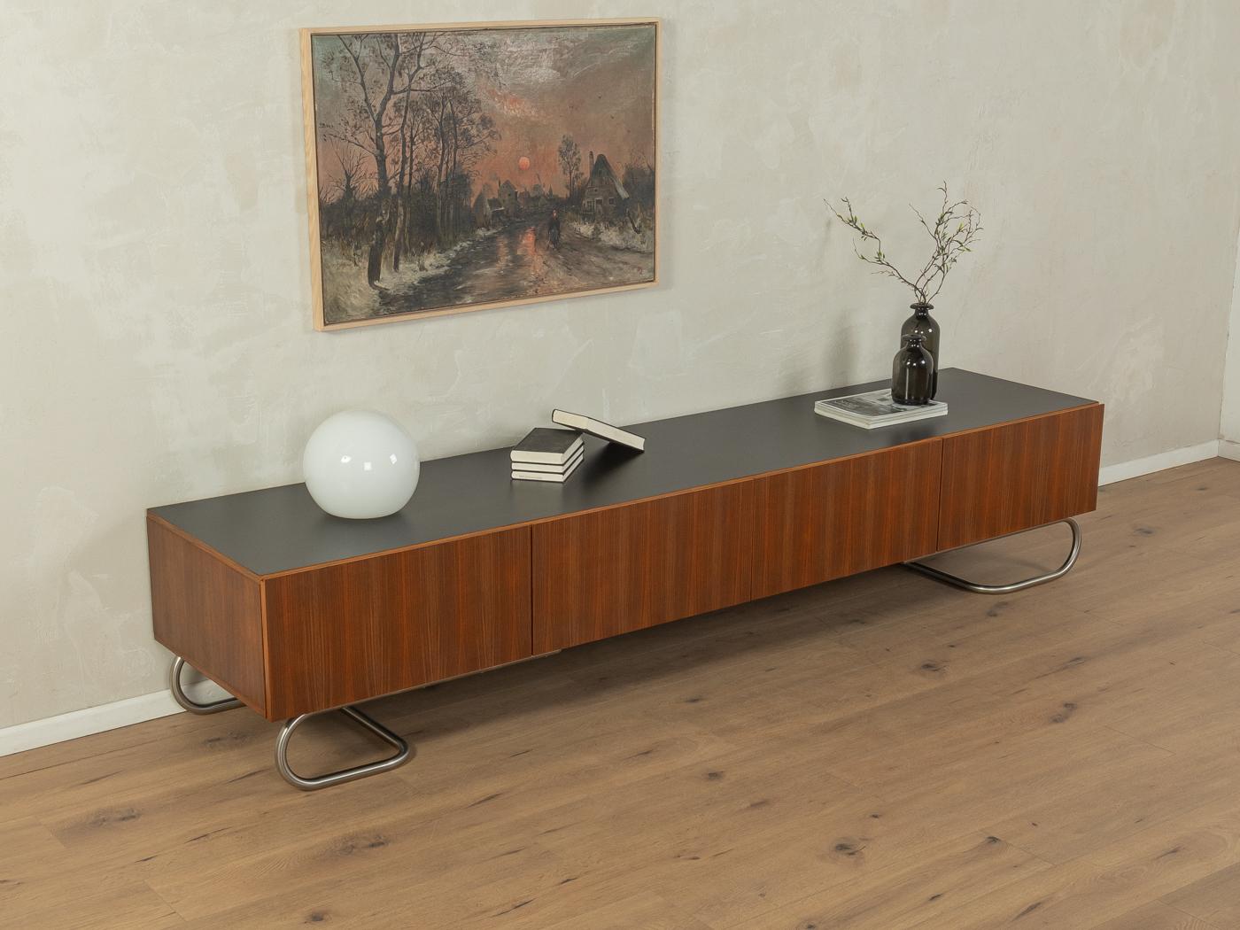 1960s long Sideboard in Bauhaus Design In Good Condition For Sale In Neuss, NW