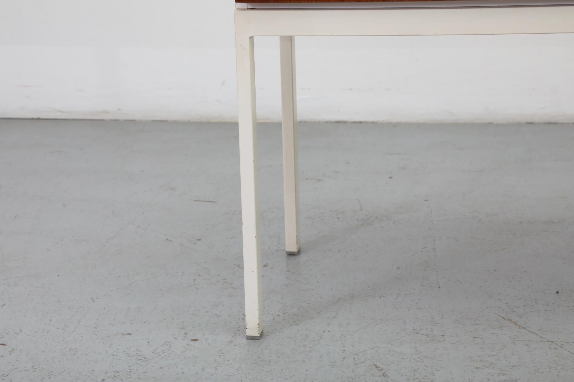 Console d'appoint blanche fine de style allemand mi-siècle avec cadre en métal, années 1960 en vente 9