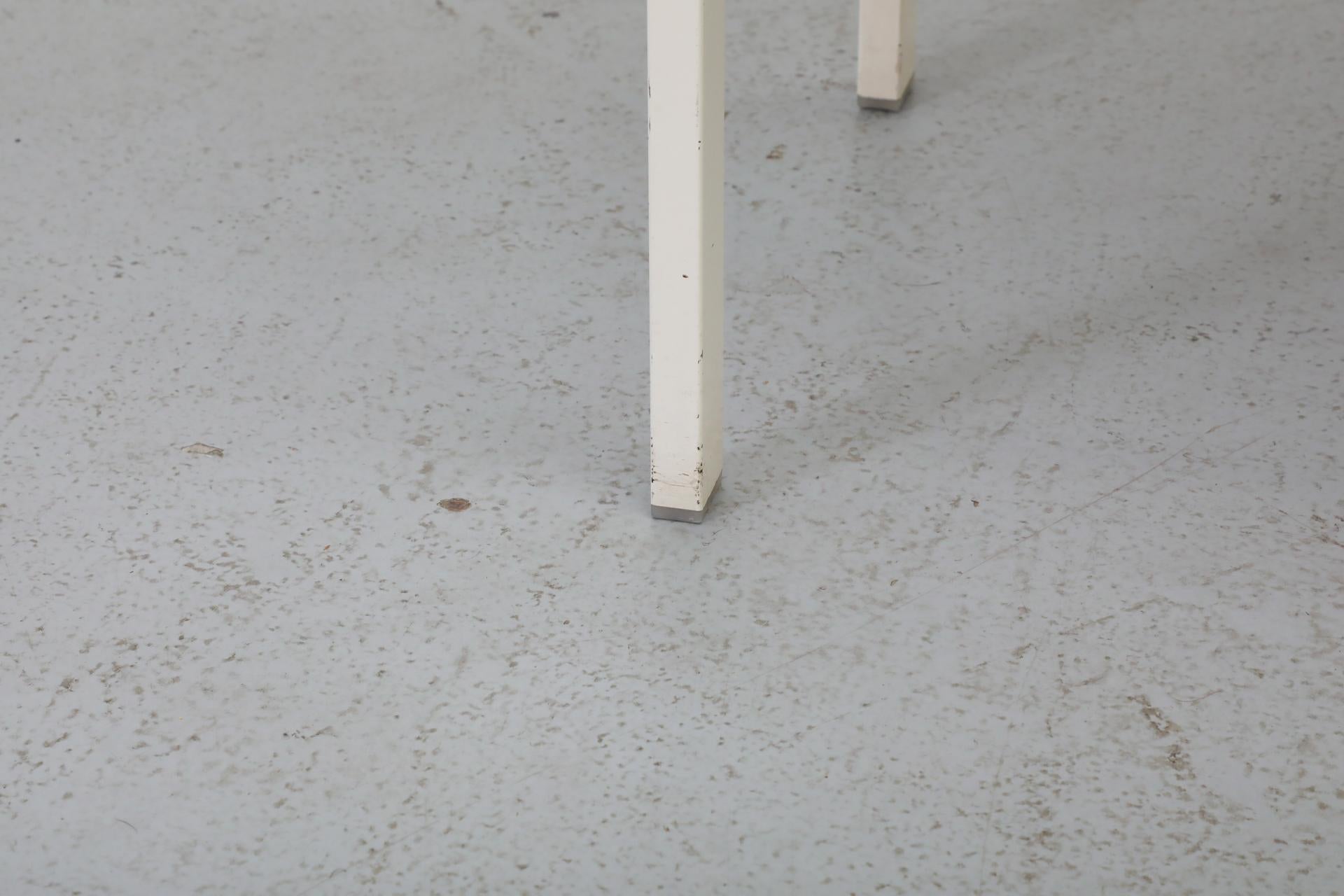 Console d'appoint blanche fine de style allemand mi-siècle avec cadre en métal, années 1960 en vente 11