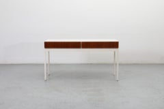 Console d'appoint blanche fine de style allemand mi-siècle avec cadre en métal, années 1960