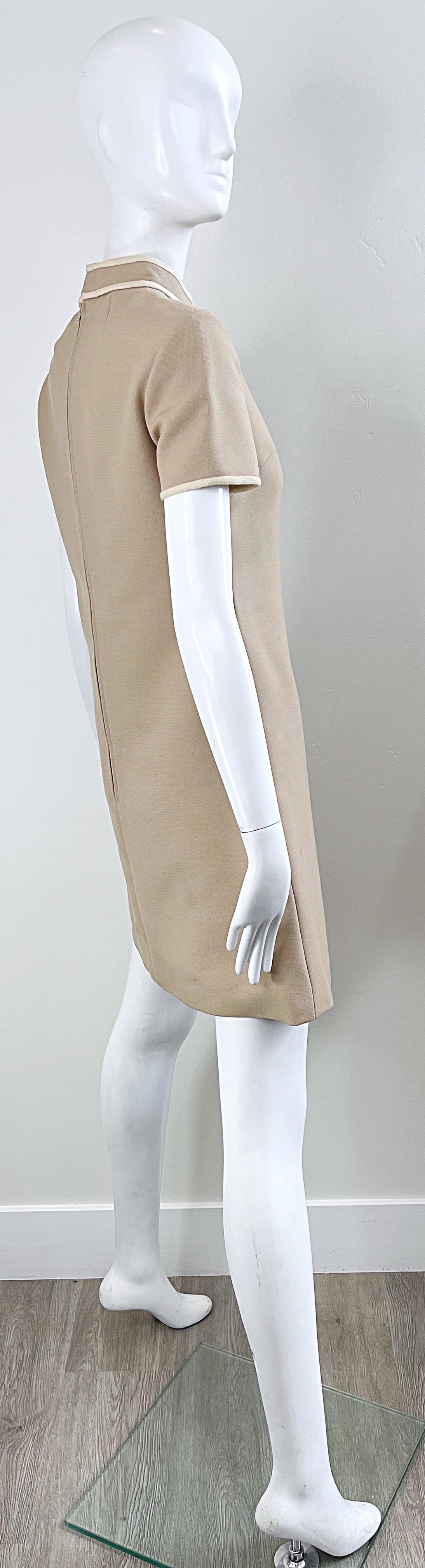 1960s Louis Feraud Khaki Tan Space Age Wool Short Sleeve Vintage A Line Dress en vente 6